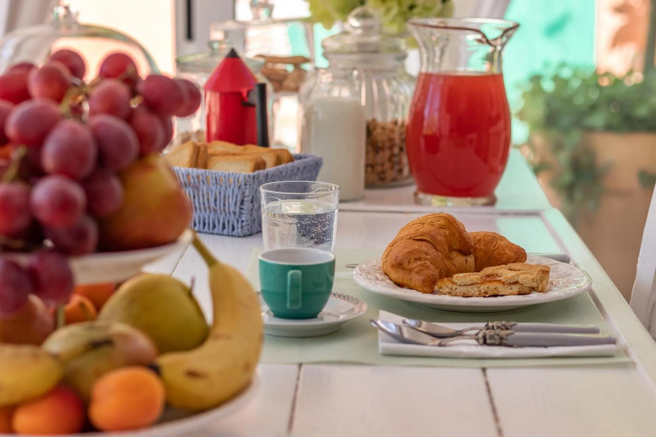 Food and drinks in House Garden Loft