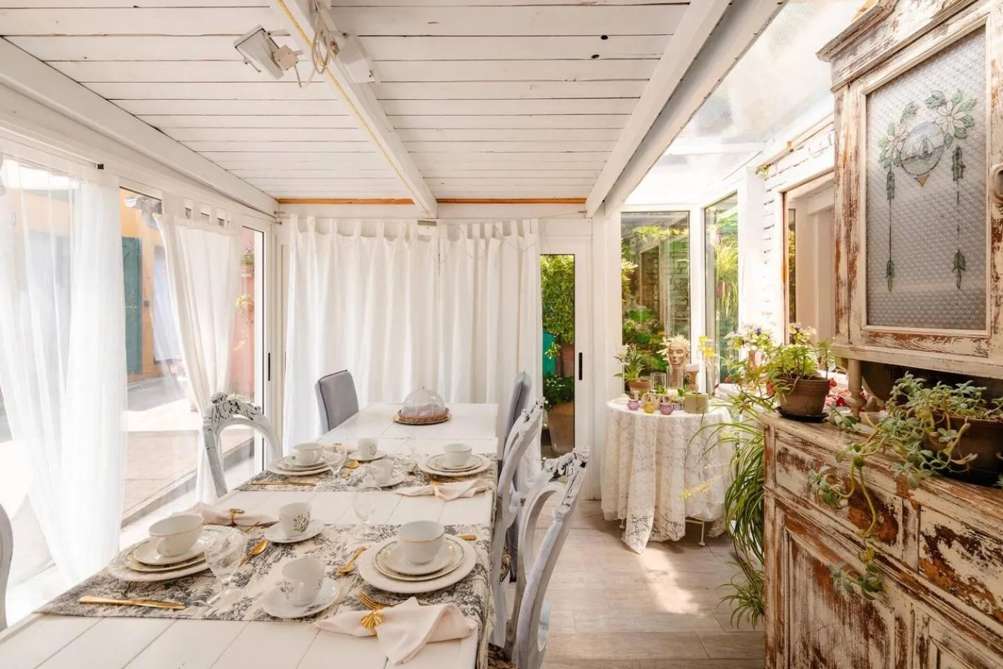 Breakfast in House Garden Loft