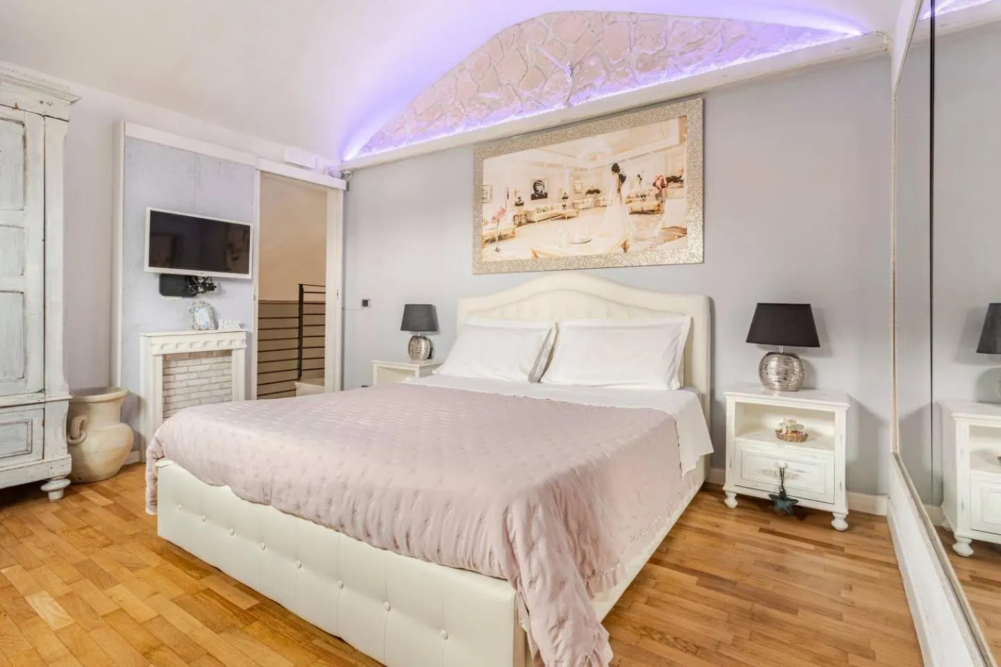 Bedroom, Bed in House Garden Loft