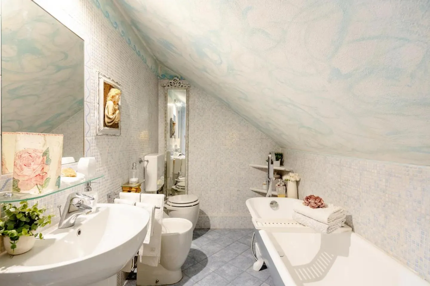 Toilet in House Garden Loft