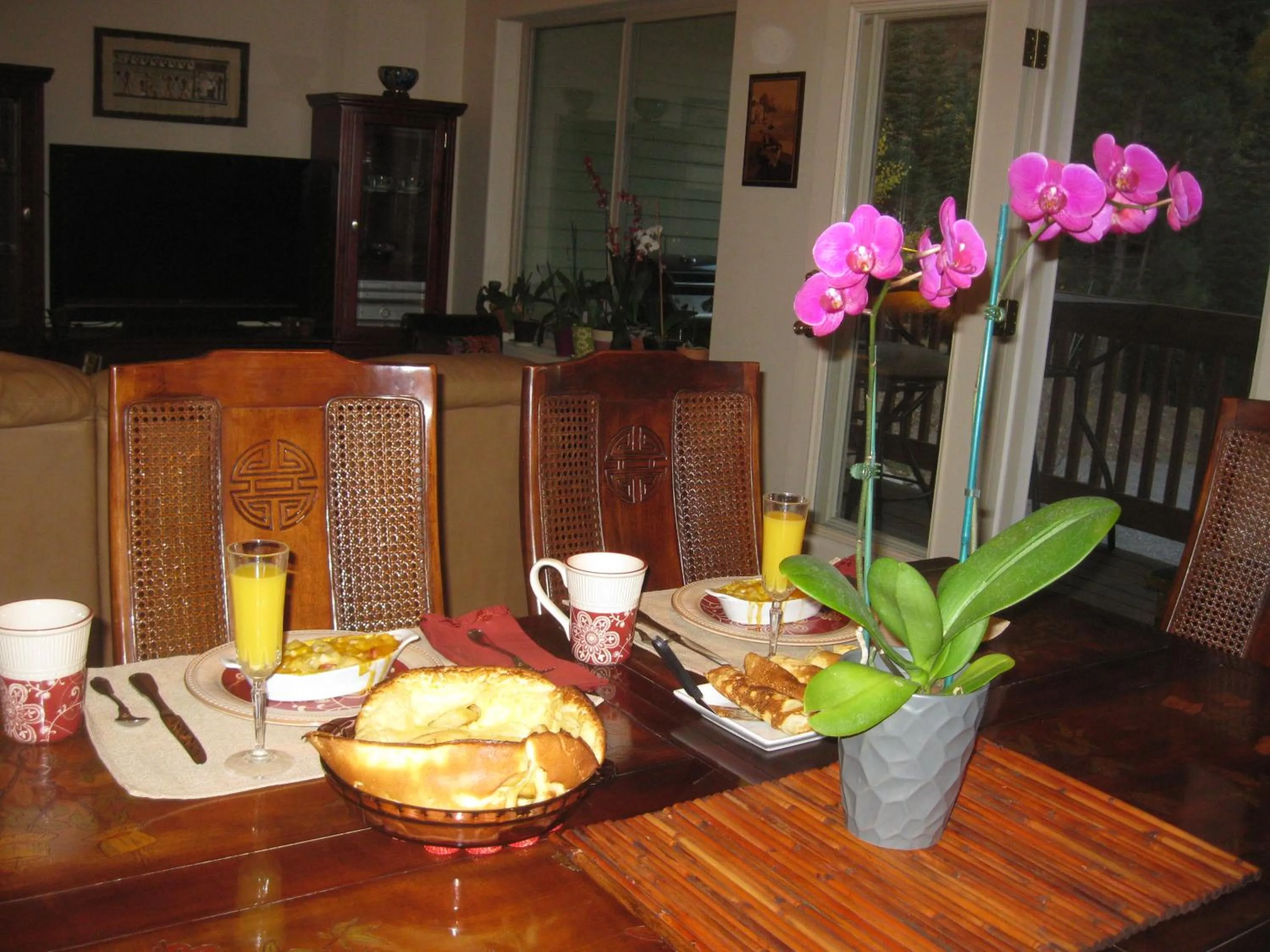 Breakfast in Bridal Veil Bed and Breakfast