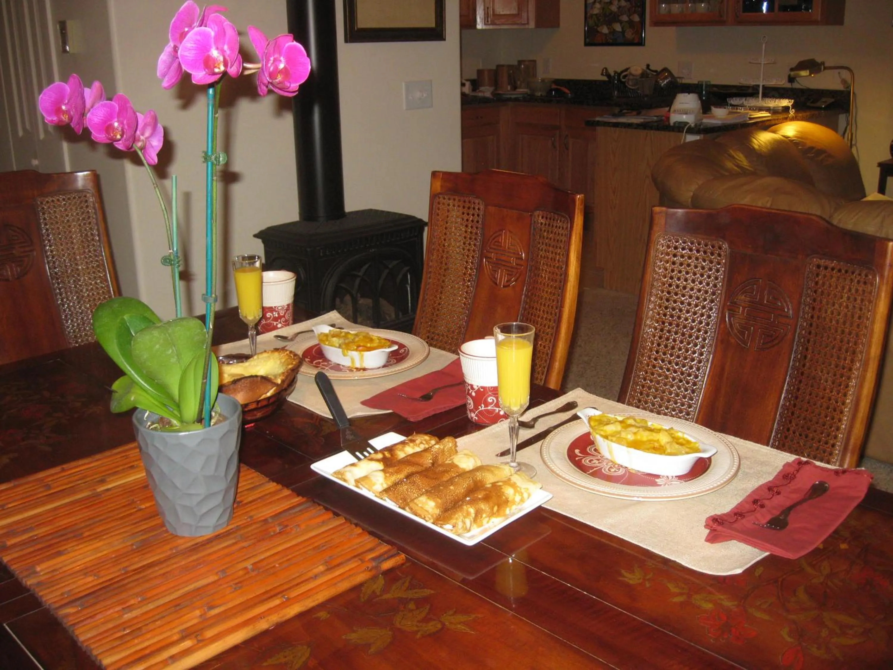 Breakfast in Bridal Veil Bed and Breakfast