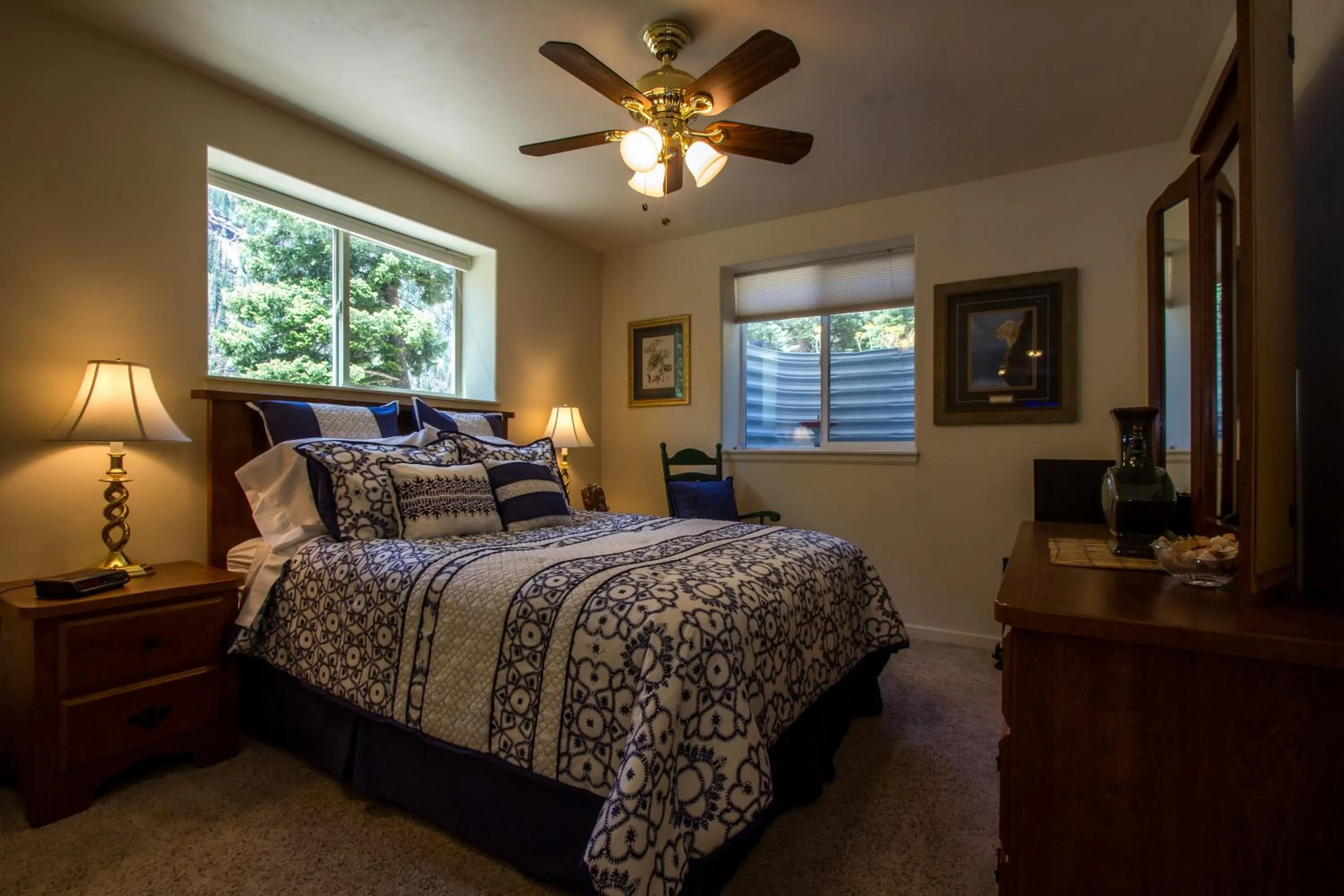 Photo of the whole room, Bed in Bridal Veil Bed and Breakfast