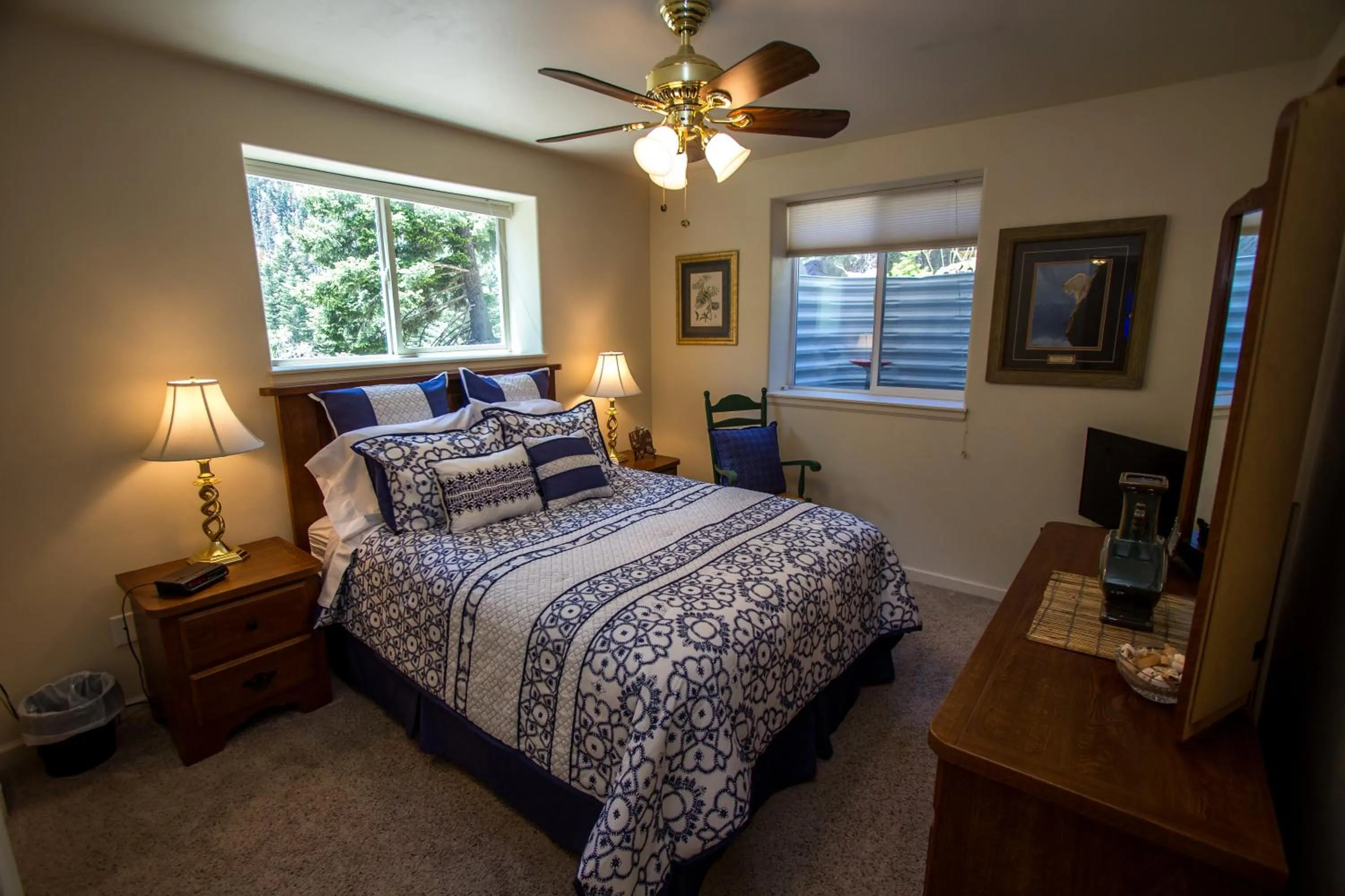 Photo of the whole room, Bed in Bridal Veil Bed and Breakfast