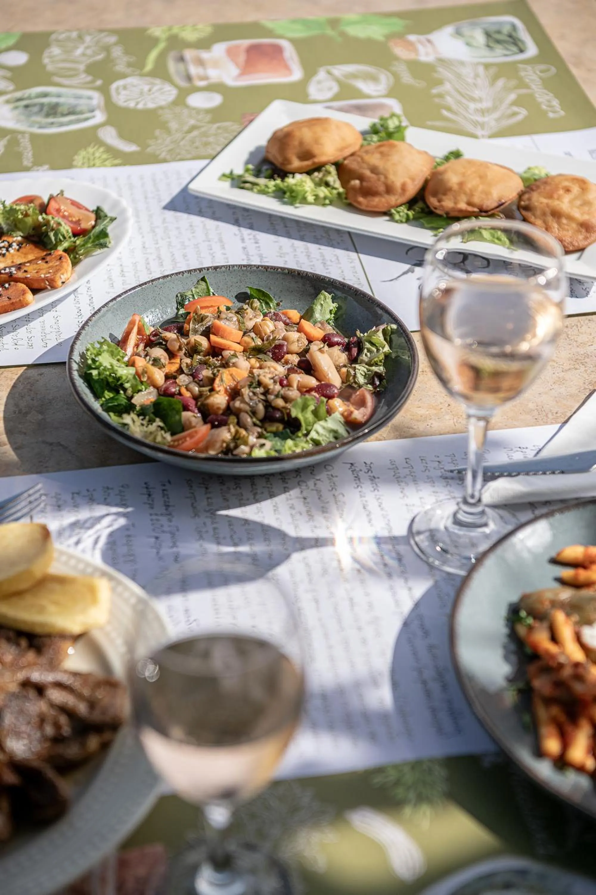 Restaurant/places to eat in Earino