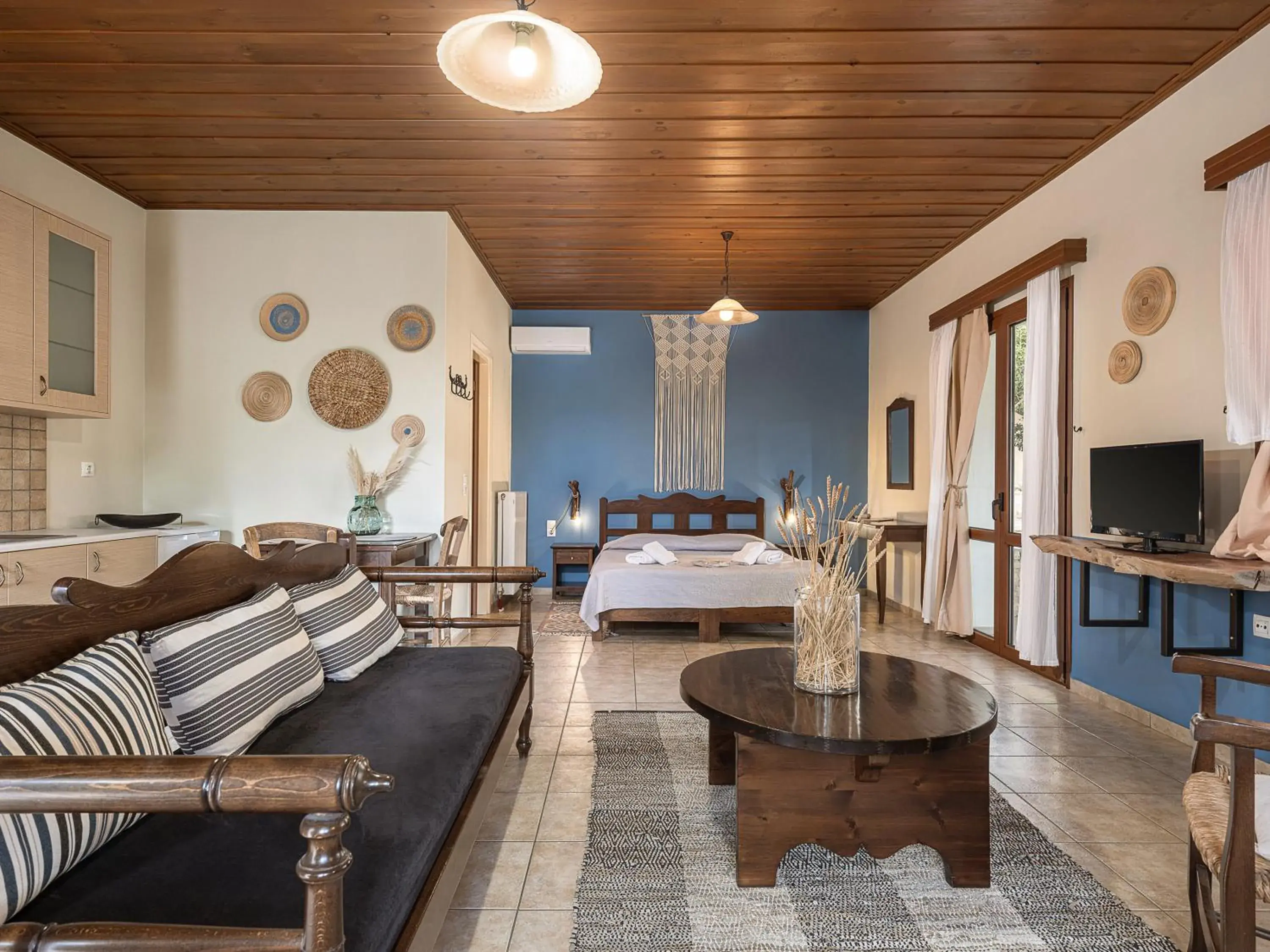 Photo of the whole room, Bed in Earino Photo of the whole room, Bed in Earino