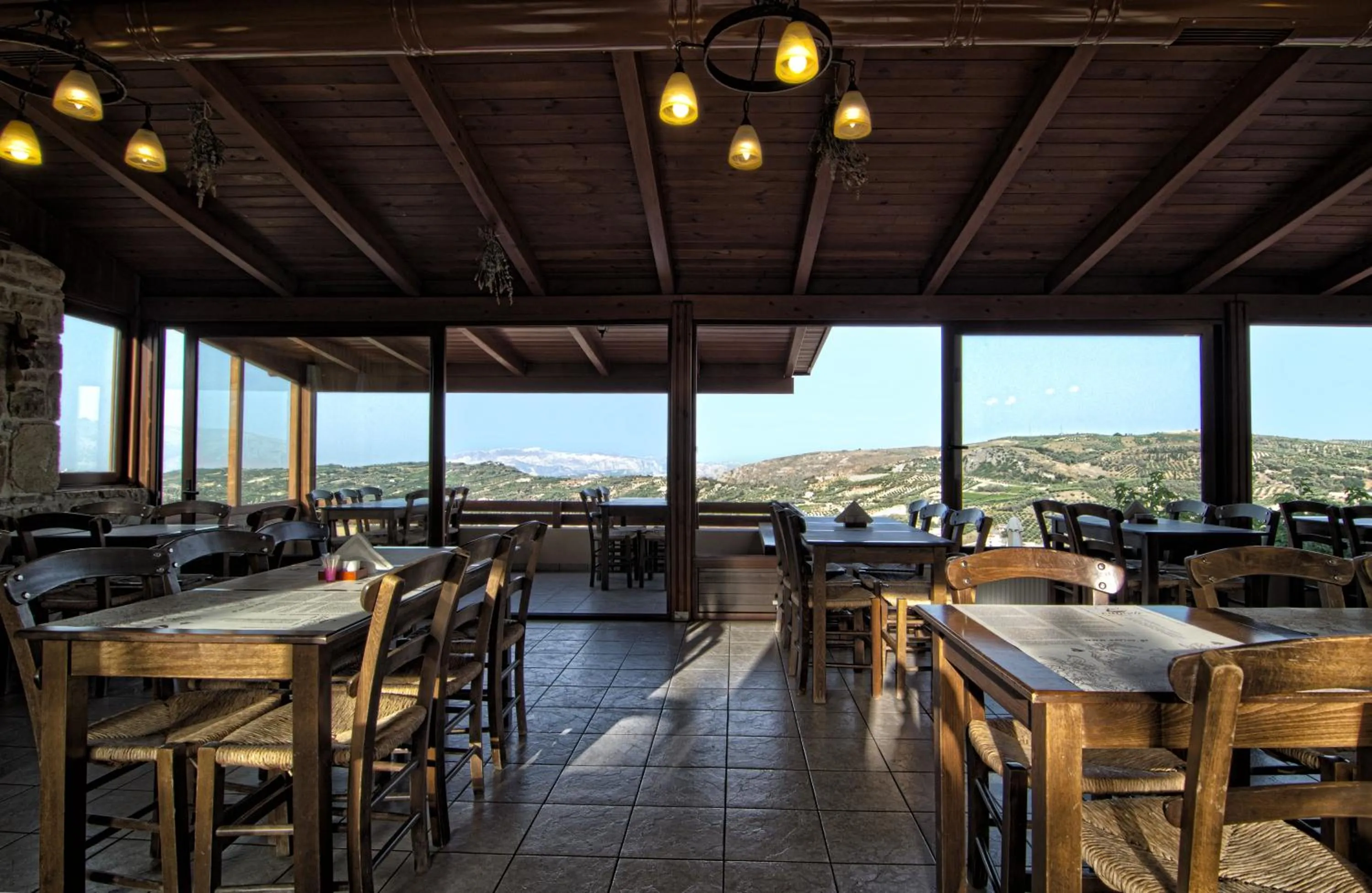 Restaurant/places to eat in Earino