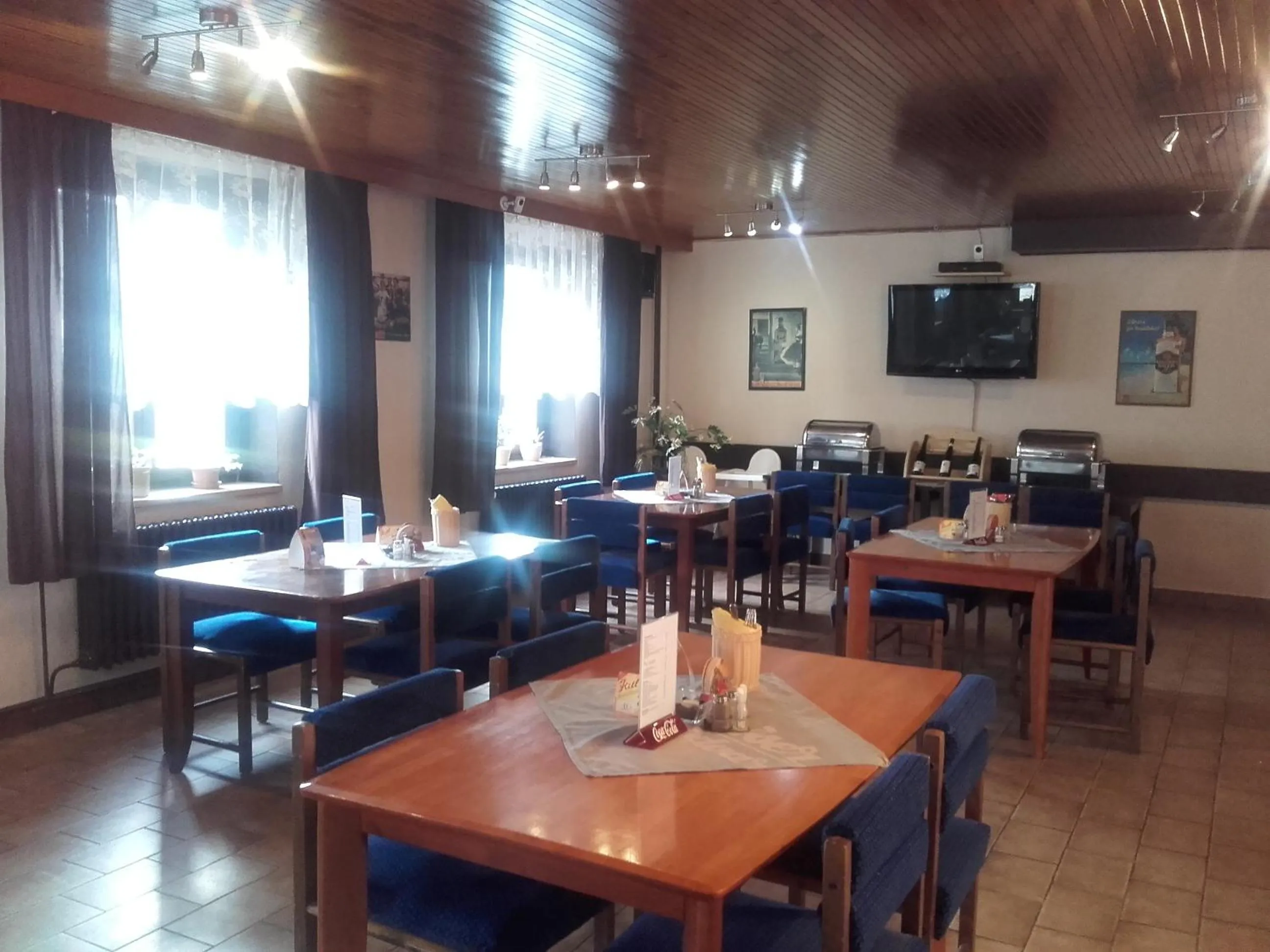 Restaurant/places to eat in Hotel Anna