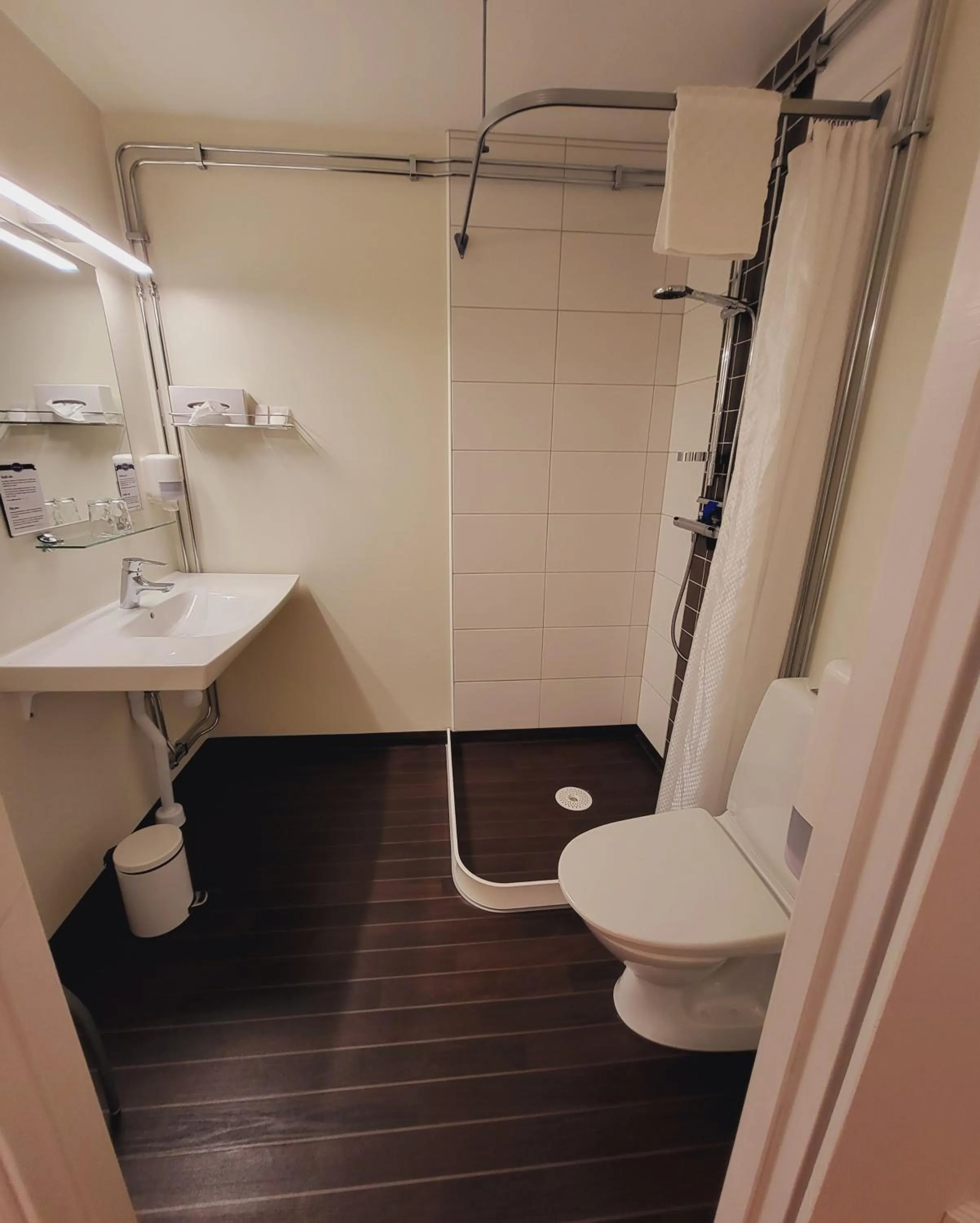 Shower in Hotel Emma