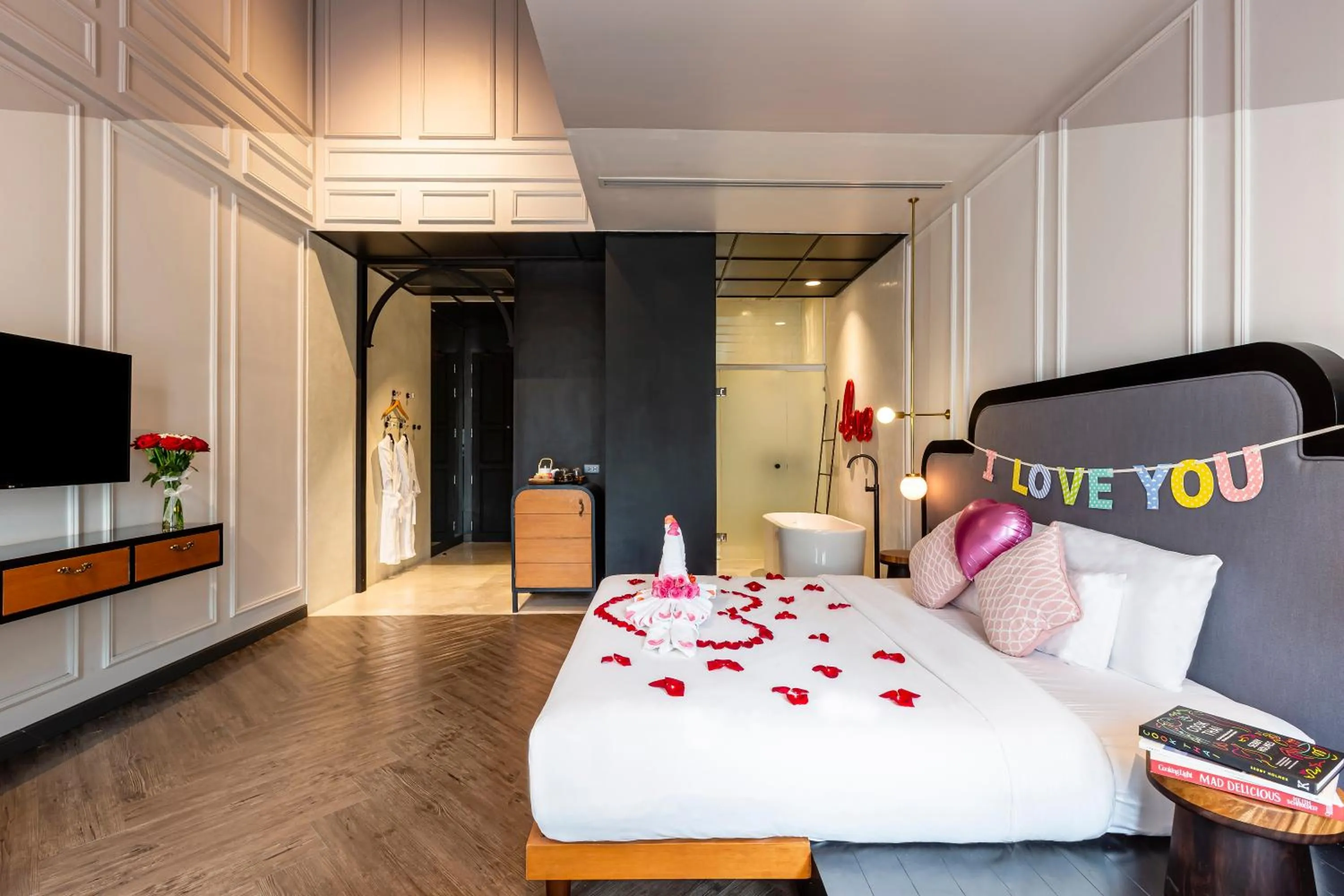 Bed in MiLa Thapae@Chiang Mai Old City