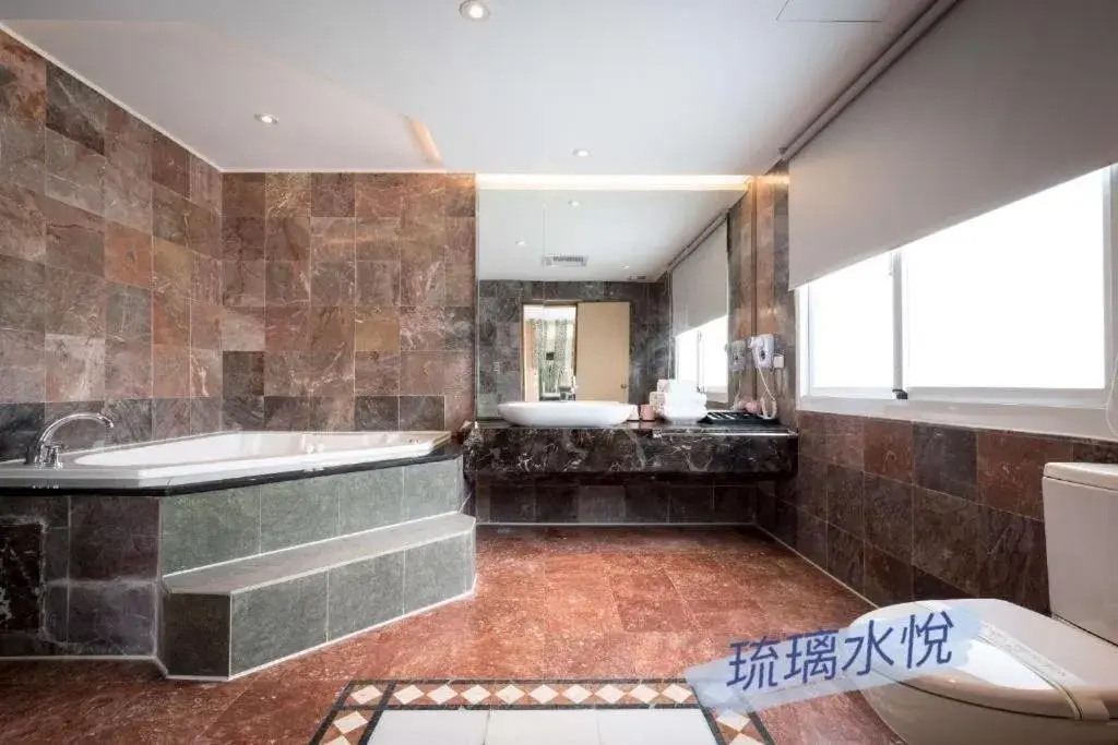 Bathroom in Shuiyue Lizhi Motel