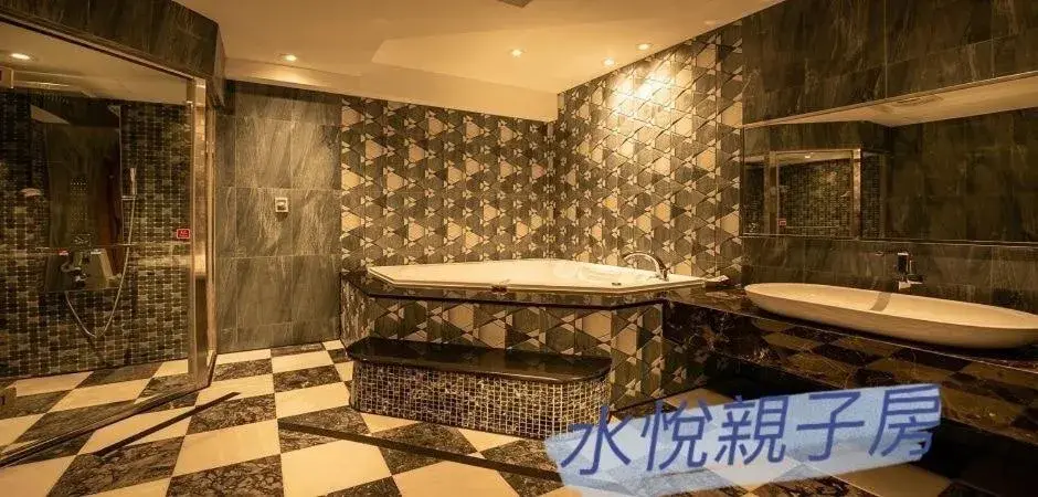 Bathroom in Shuiyue Lizhi Motel