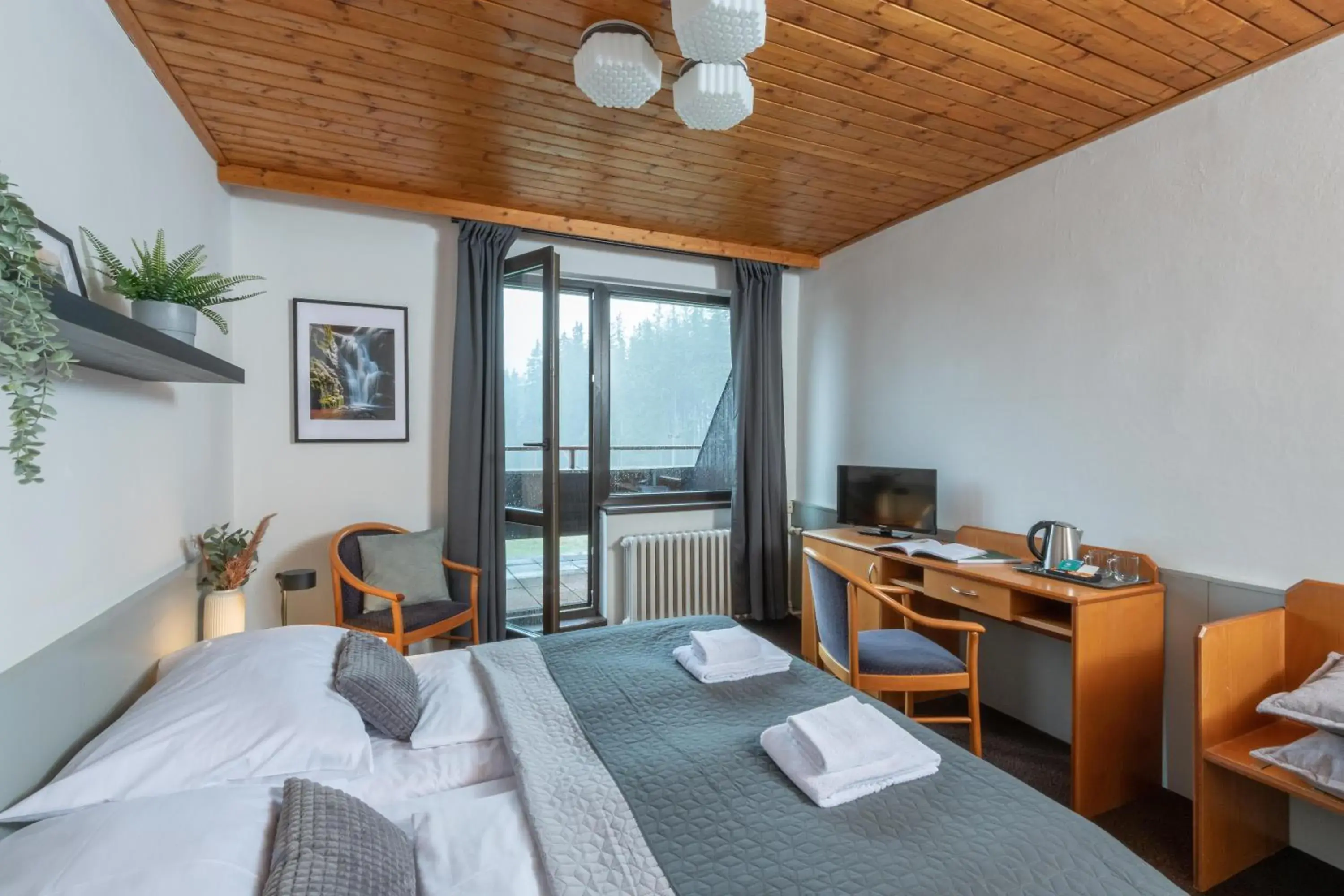 Double or Twin Room with Balcony in Wellness Hotel Šedý Vlk Double or Twin Room with Balcony in Wellness Hotel Šedý Vlk