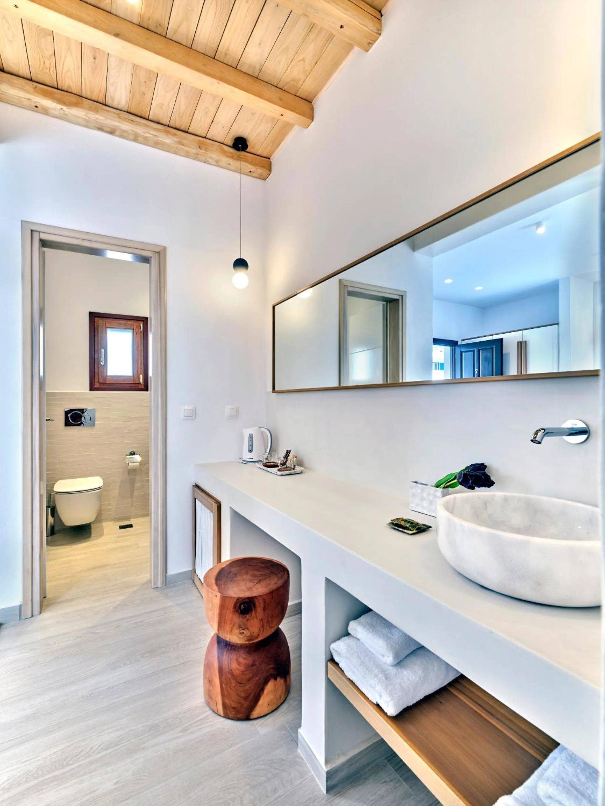 Photo of the whole room in Aella Residence