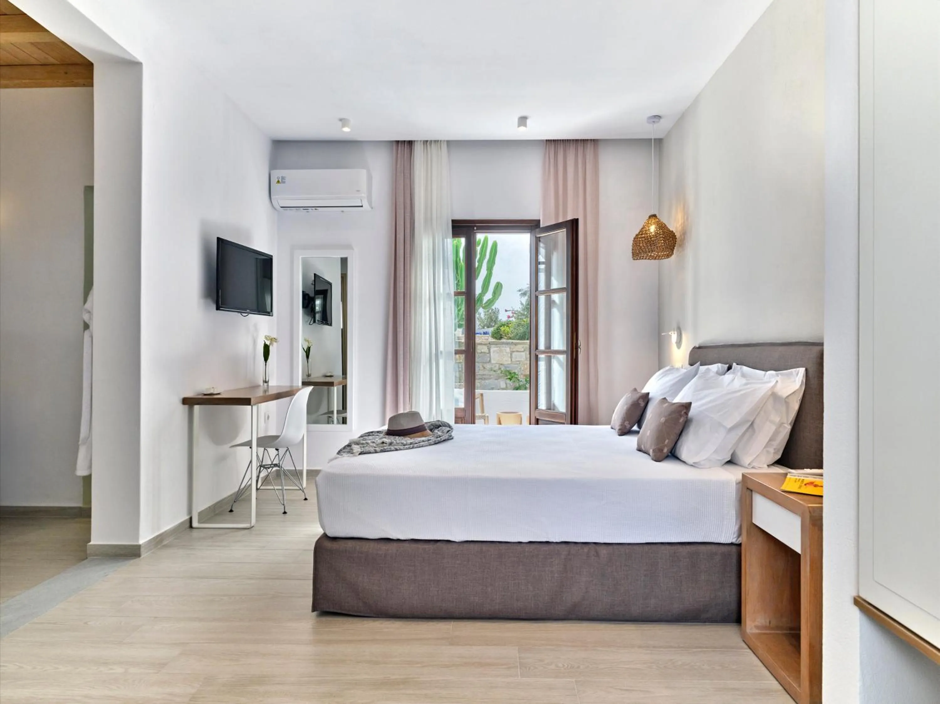 Photo of the whole room, Bed in Aella Residence