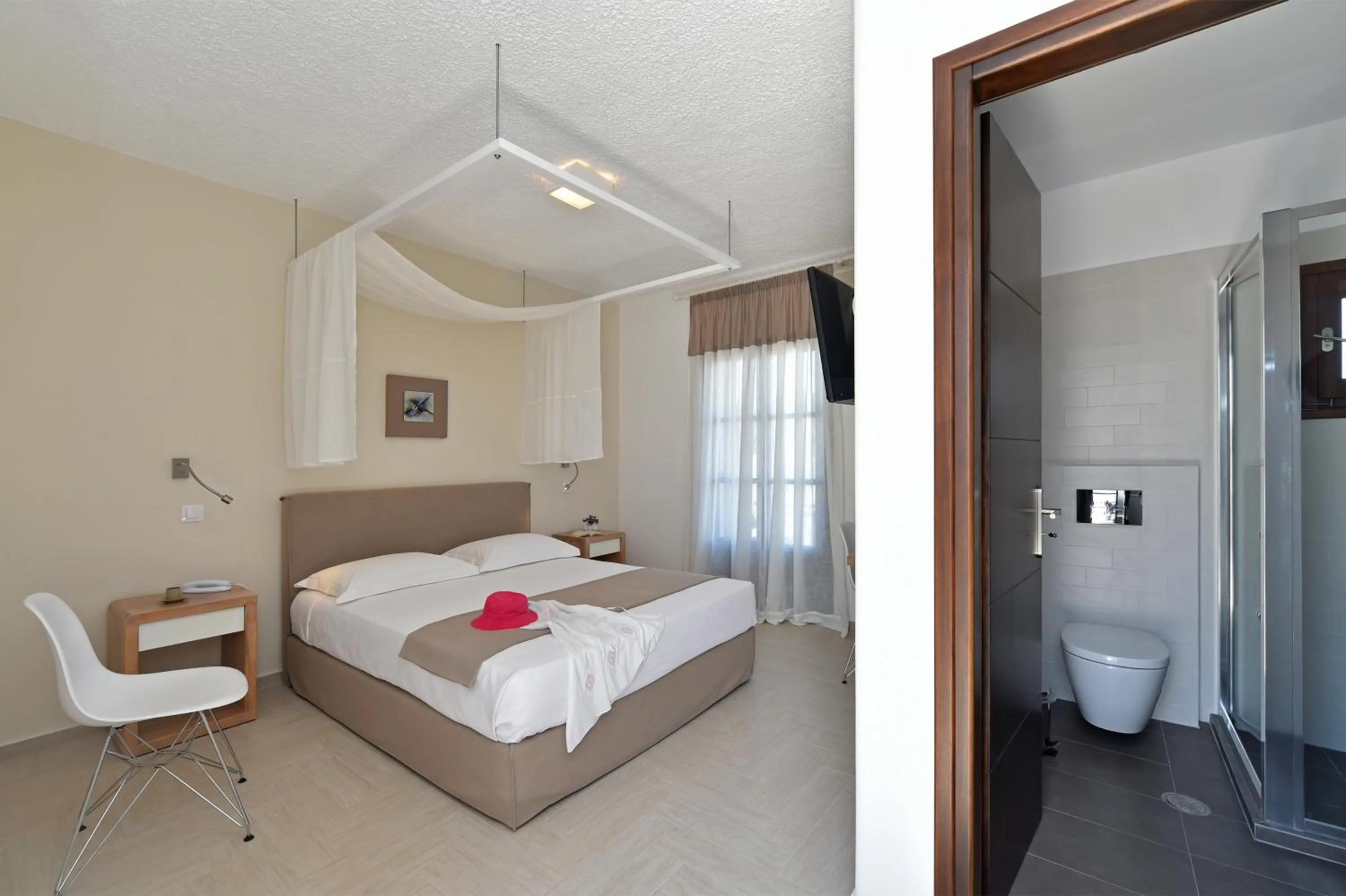 Photo of the whole room, Bed in Aella Residence