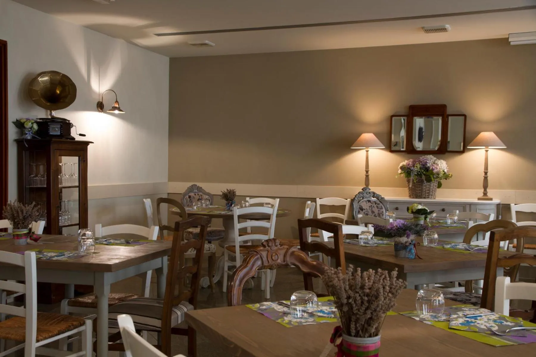 Restaurant/places to eat in Hotel Europa