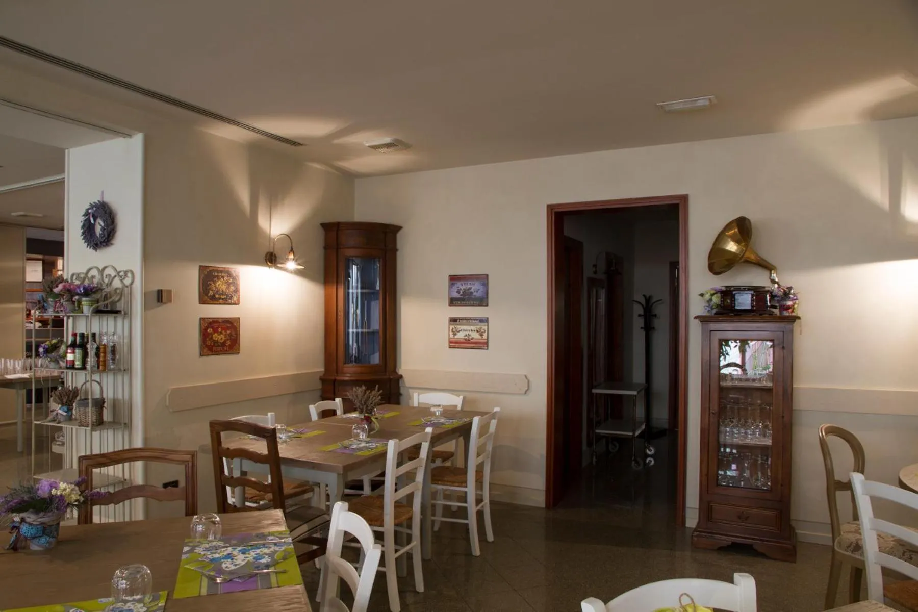 Restaurant/places to eat in Hotel Europa