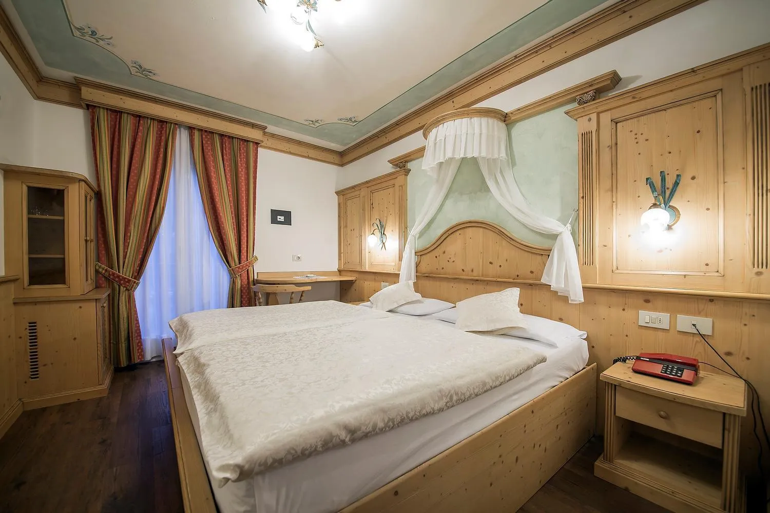 Photo of the whole room, Bed in Hotel Des Alpes