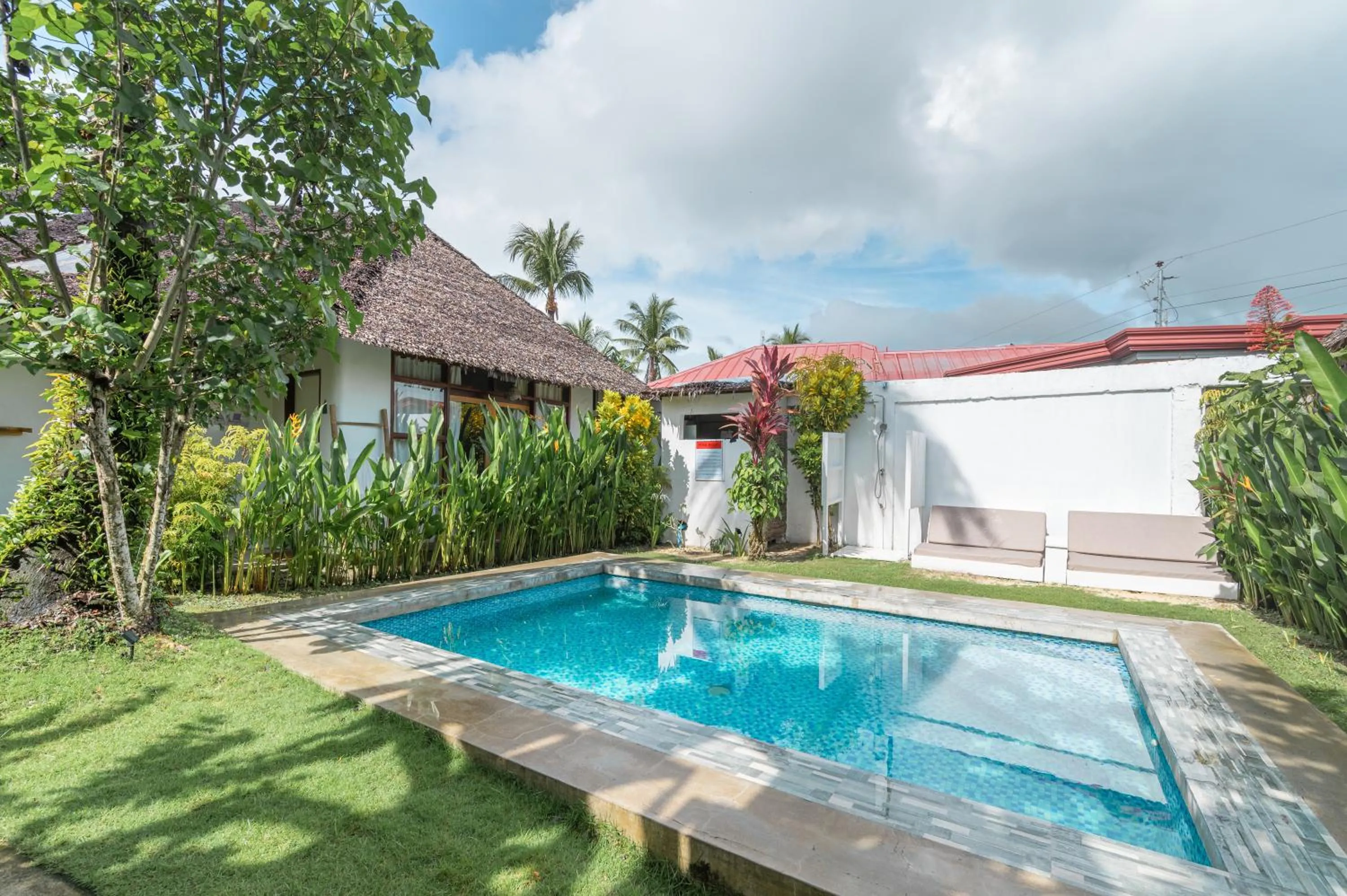 Swimming pool in Blauset Two