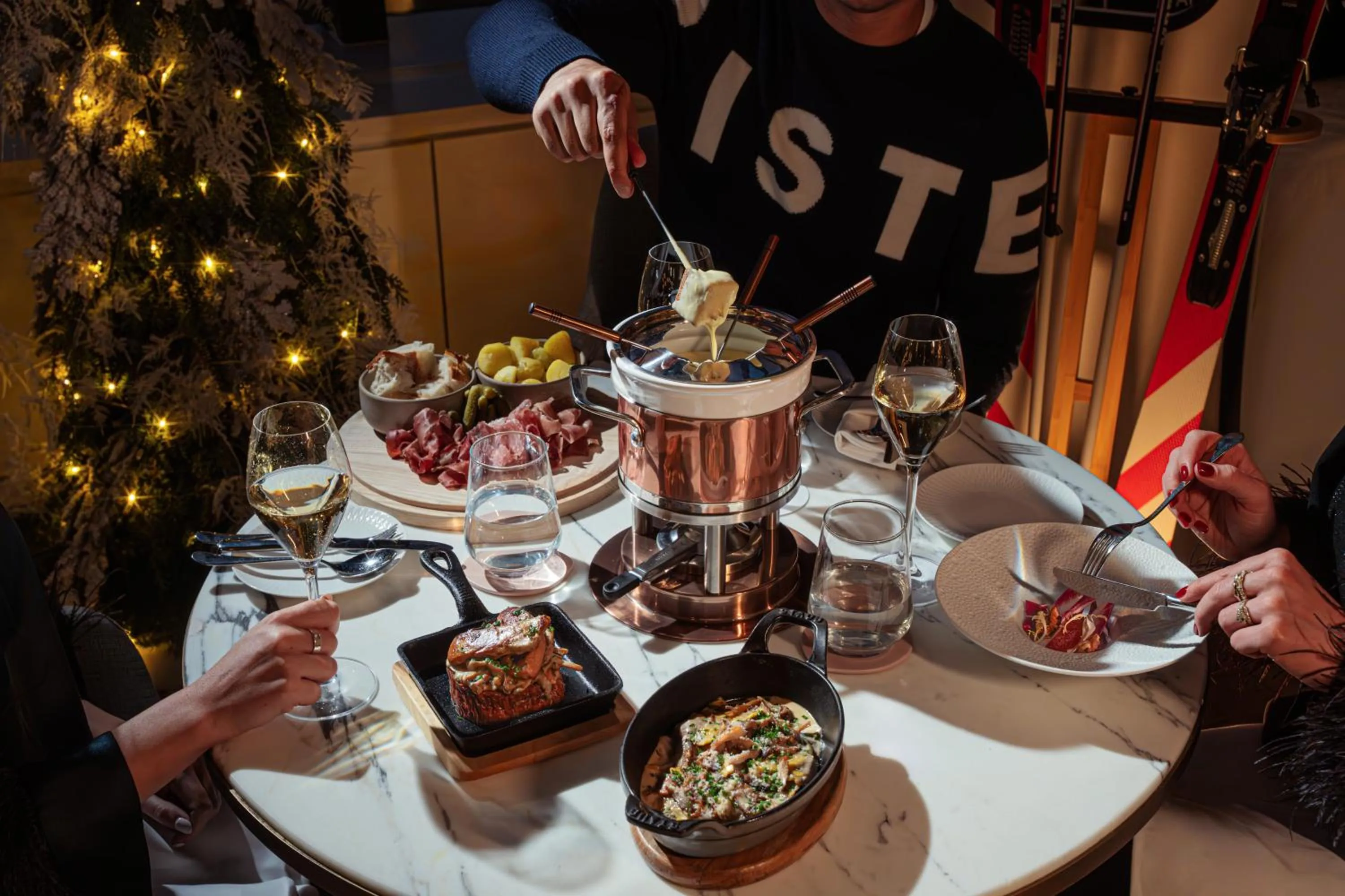 Restaurant/places to eat in Jumeirah Carlton Tower London