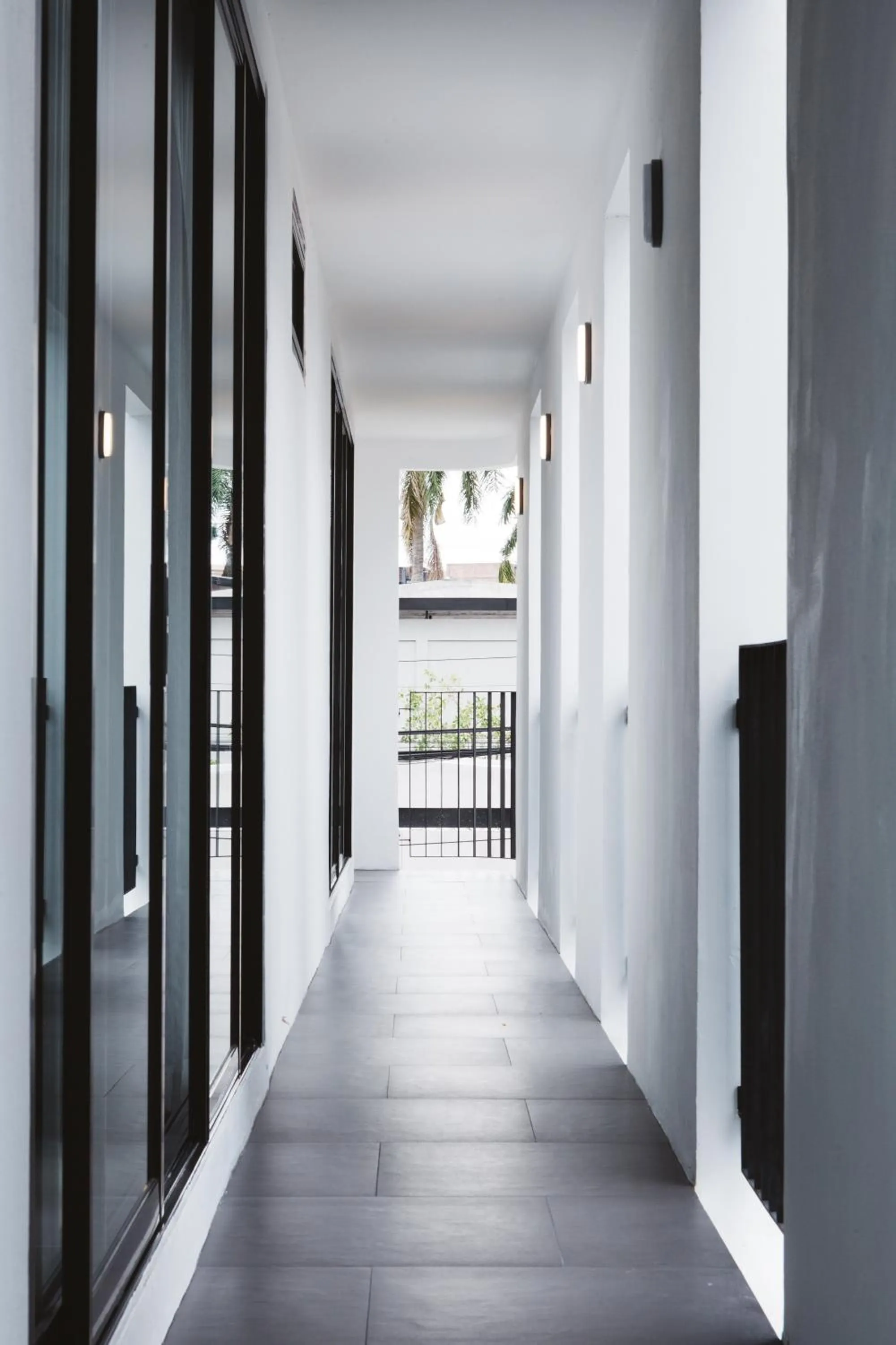 Facade/entrance in Zivi Nimman