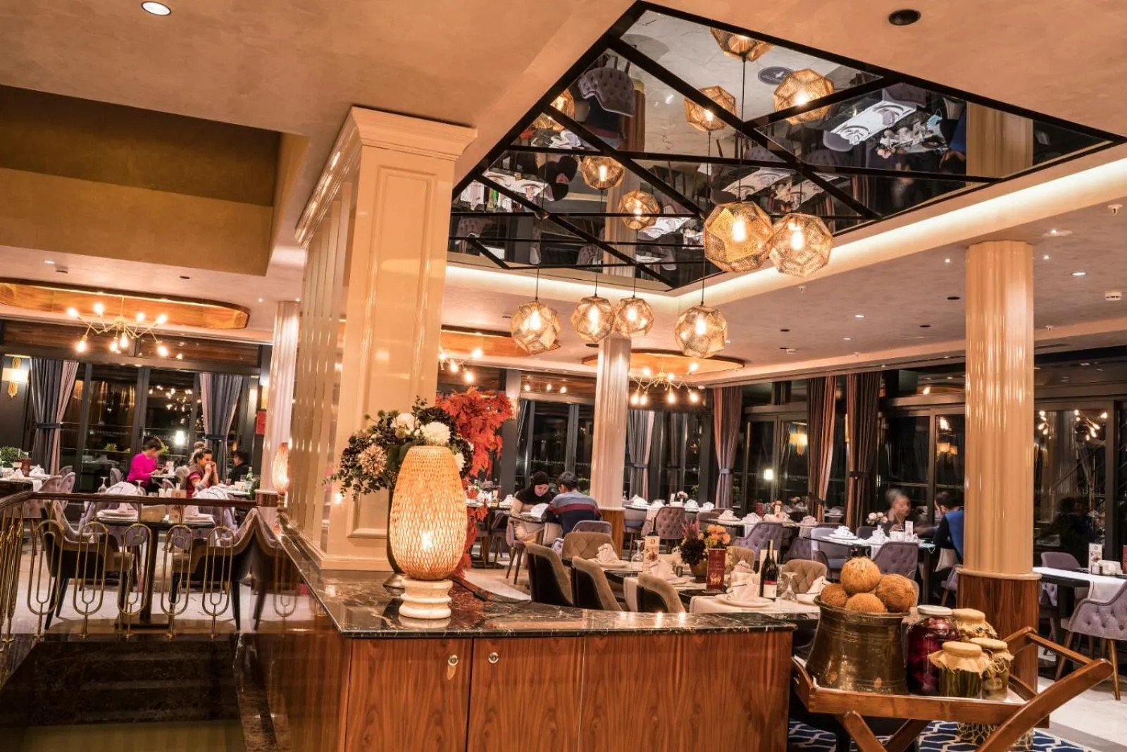 Restaurant/places to eat in Beethoven Premium Hotel