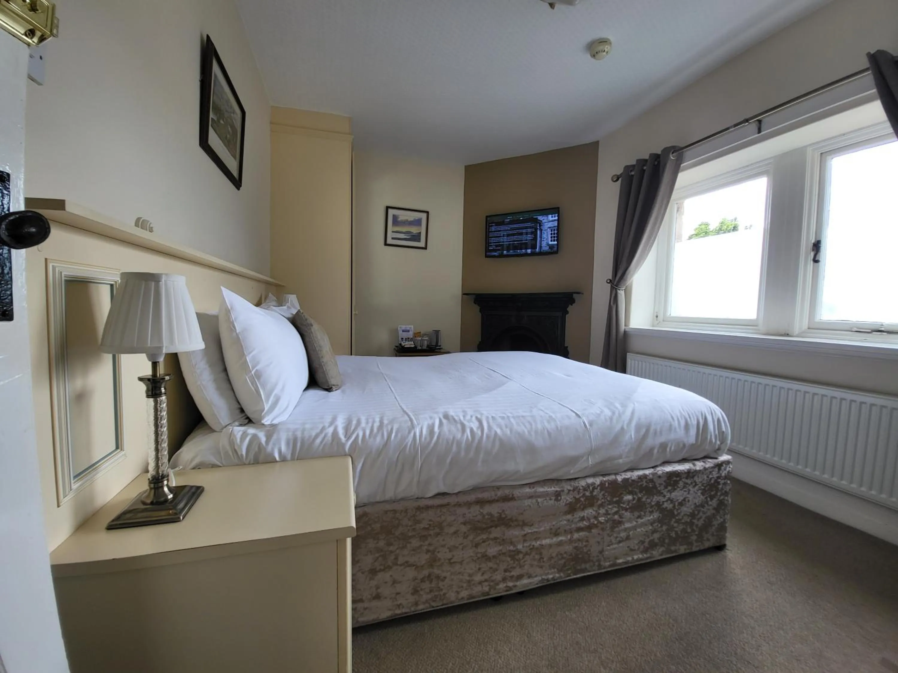 Bed in The Morritt Hotel