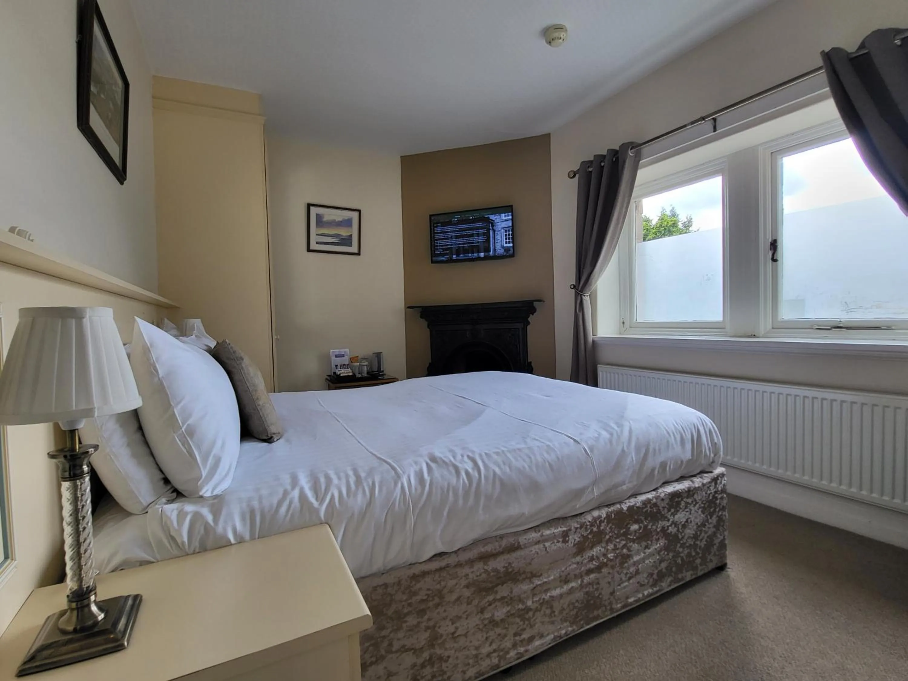 Bed in The Morritt Hotel