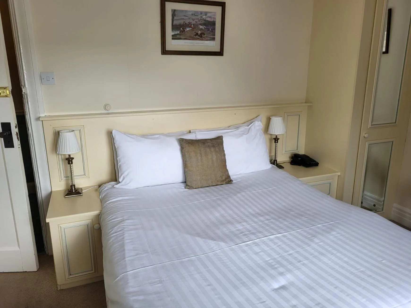 Bedroom, Bed in The Morritt Hotel