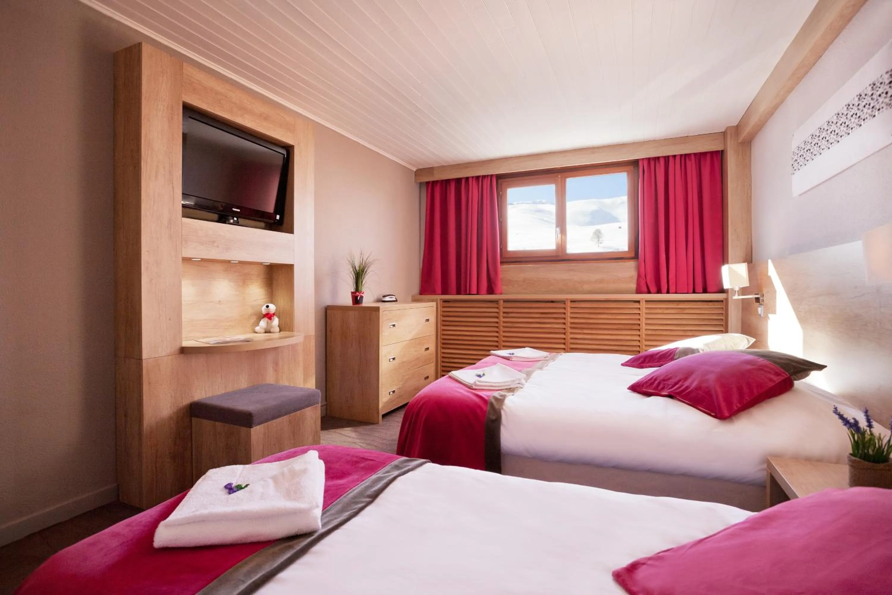 Photo of the whole room, Bed in Hôtel Club MMV Le Panorama