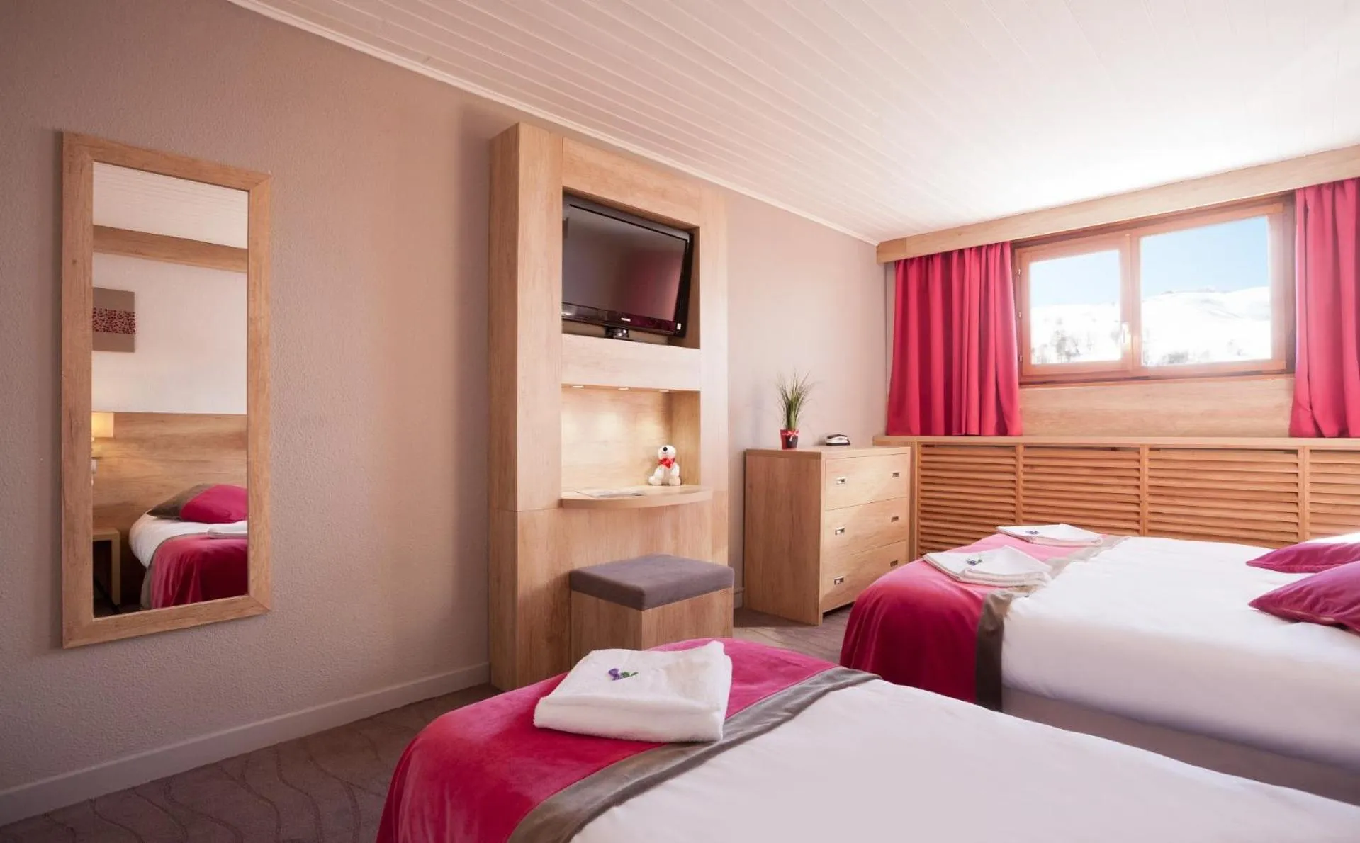 Photo of the whole room, Bed in Hôtel Club MMV Le Panorama