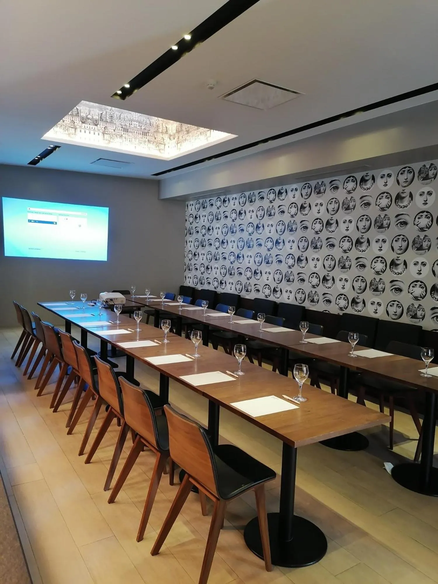 TV and multimedia in Square Hotel