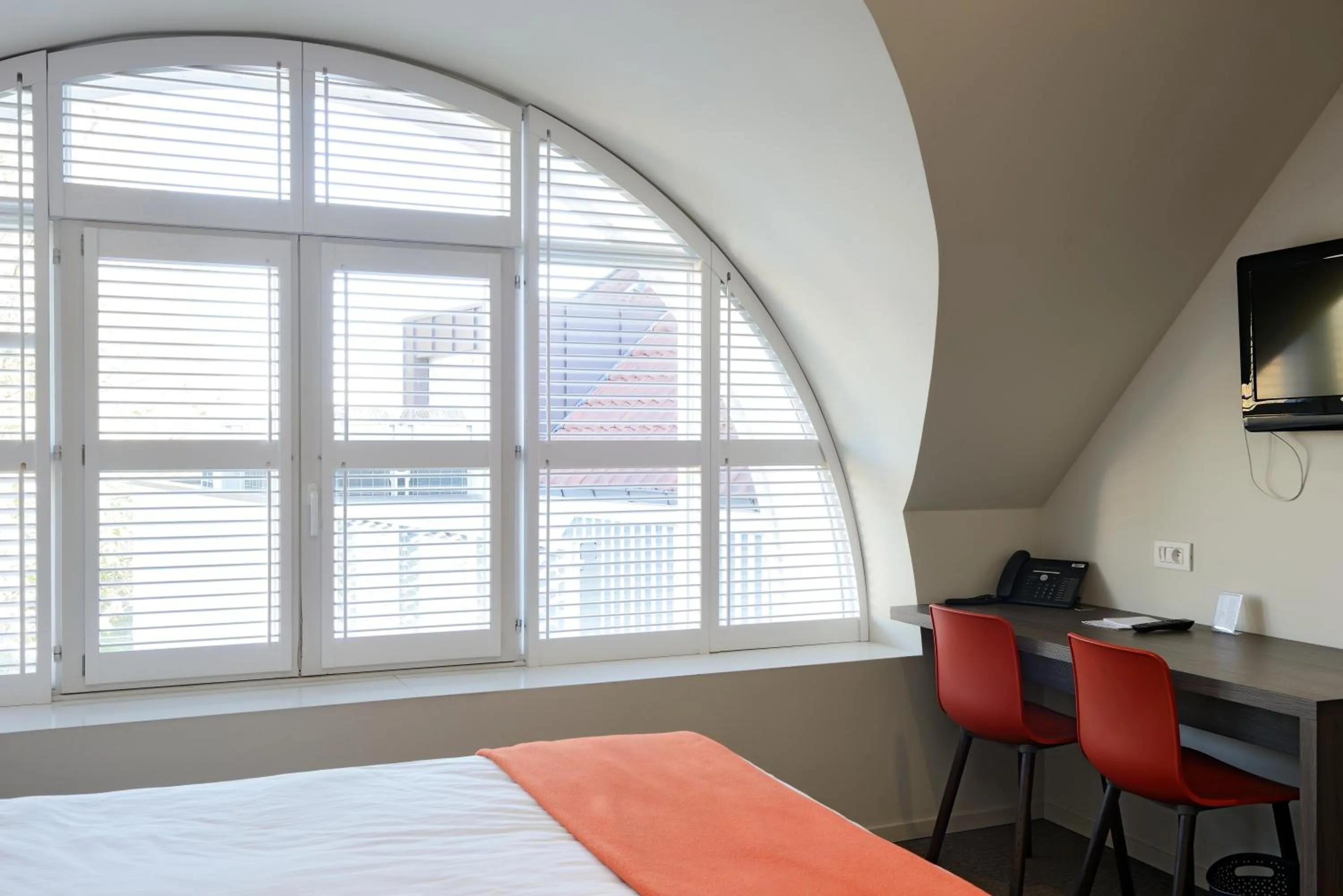 City view, Bed in Square Hotel