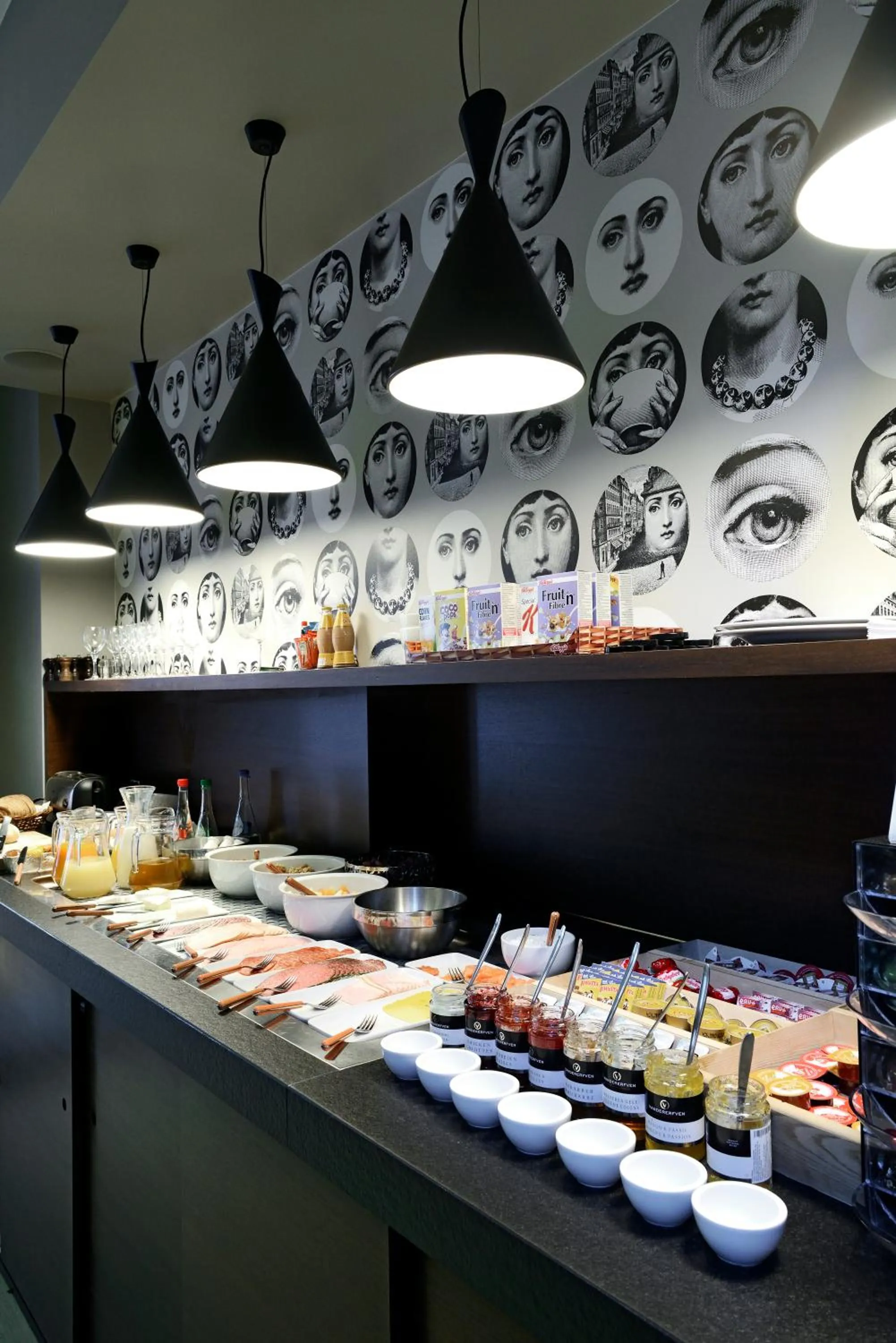 Food and drinks in Square Hotel