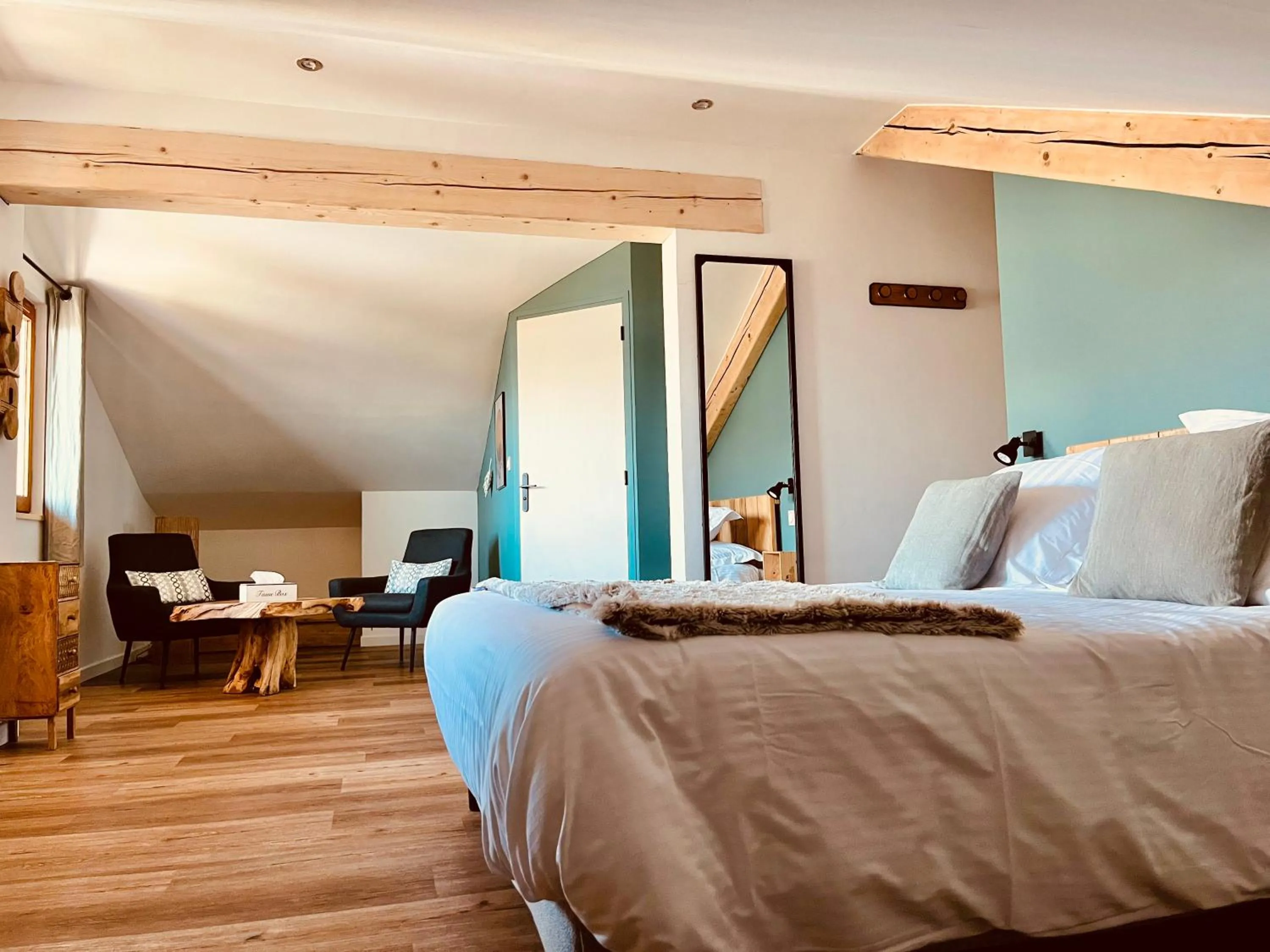 Photo of the whole room, Bed in Hôtel les Chaumettes