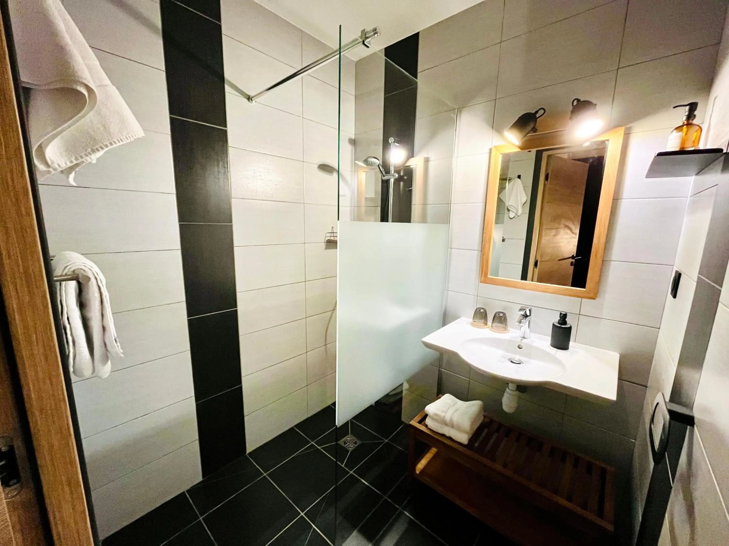 Shower in Hôtel les Chaumettes
