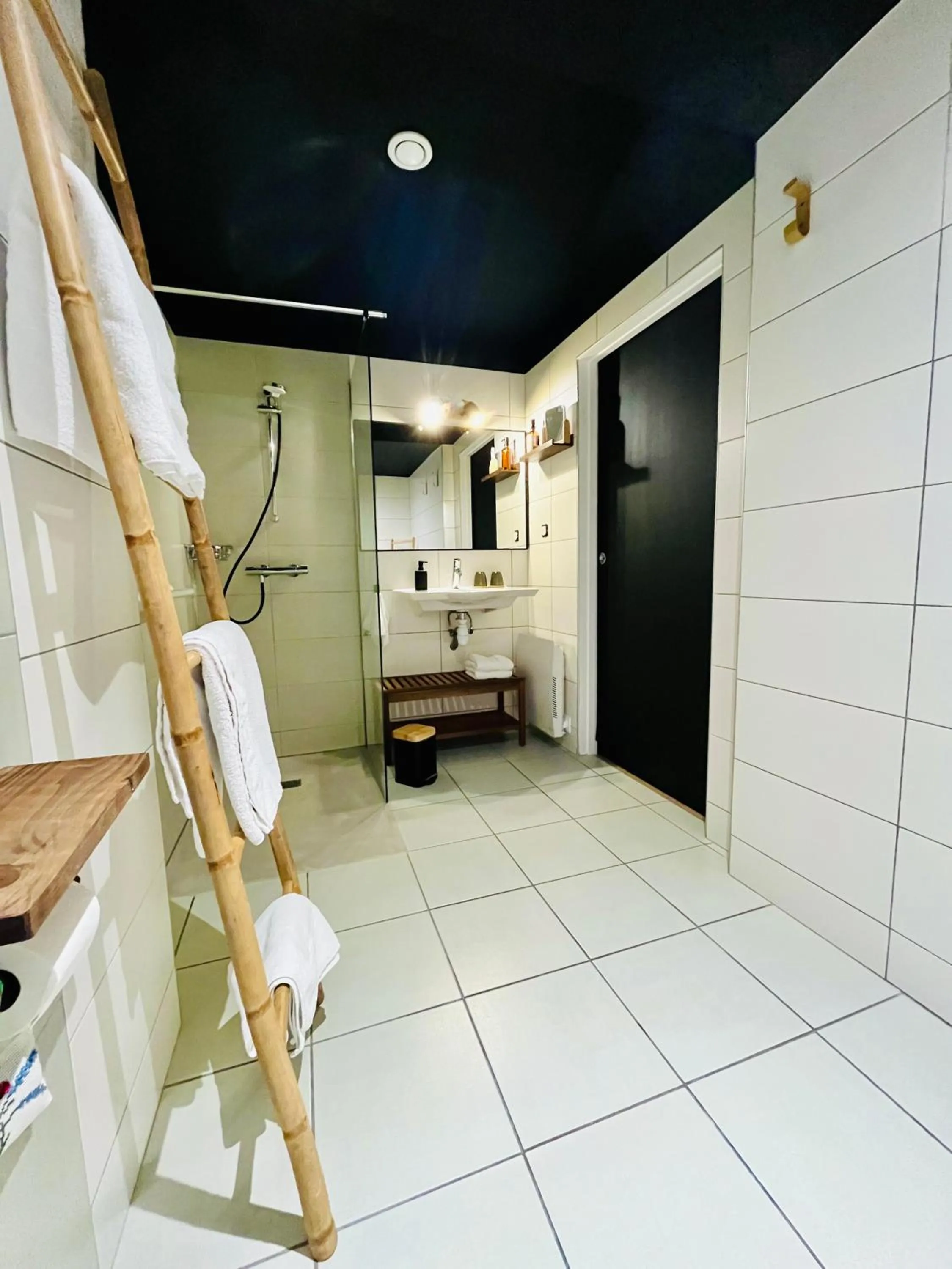 Bathroom in Hôtel les Chaumettes