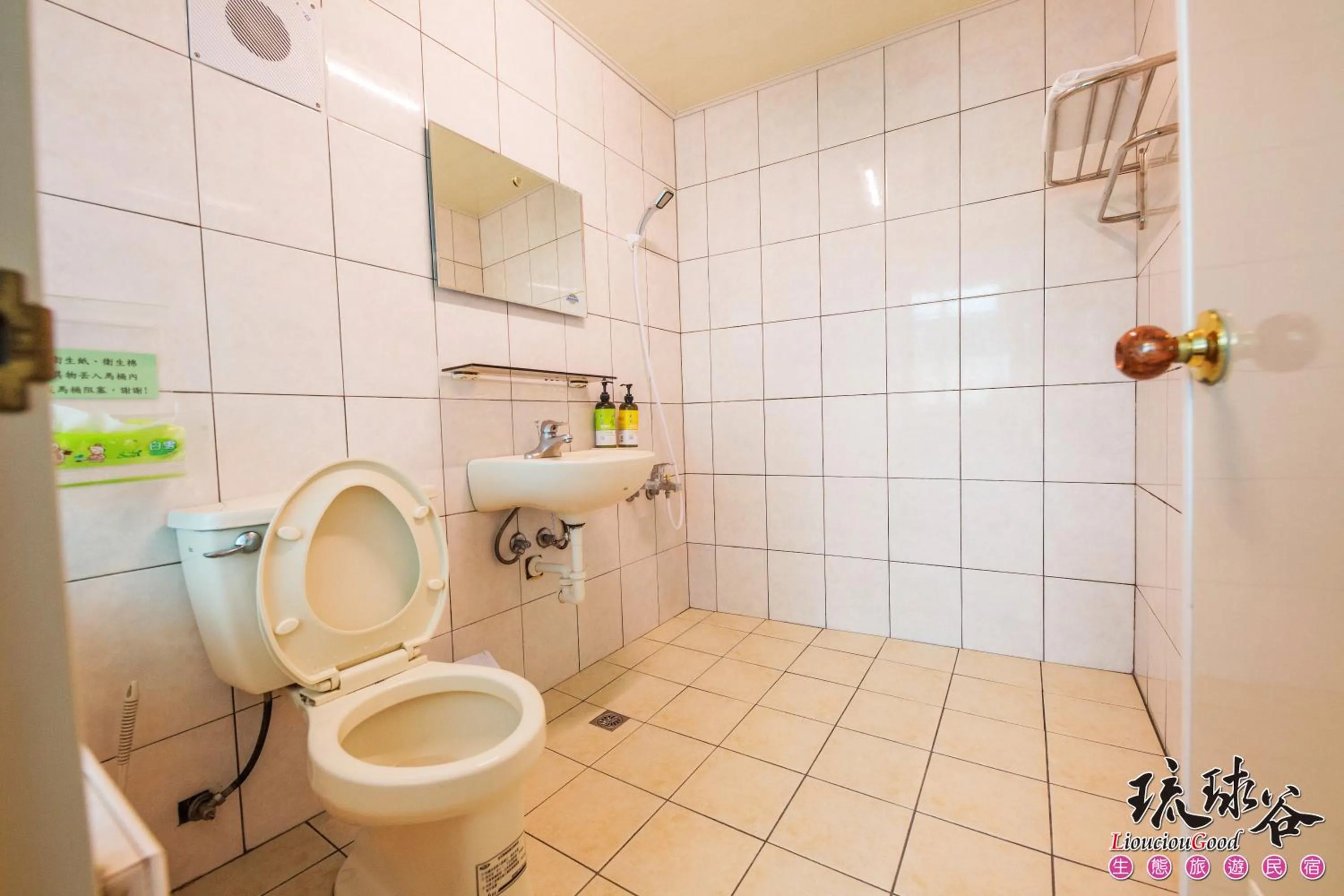 Shower in Liouciou Good Homestay