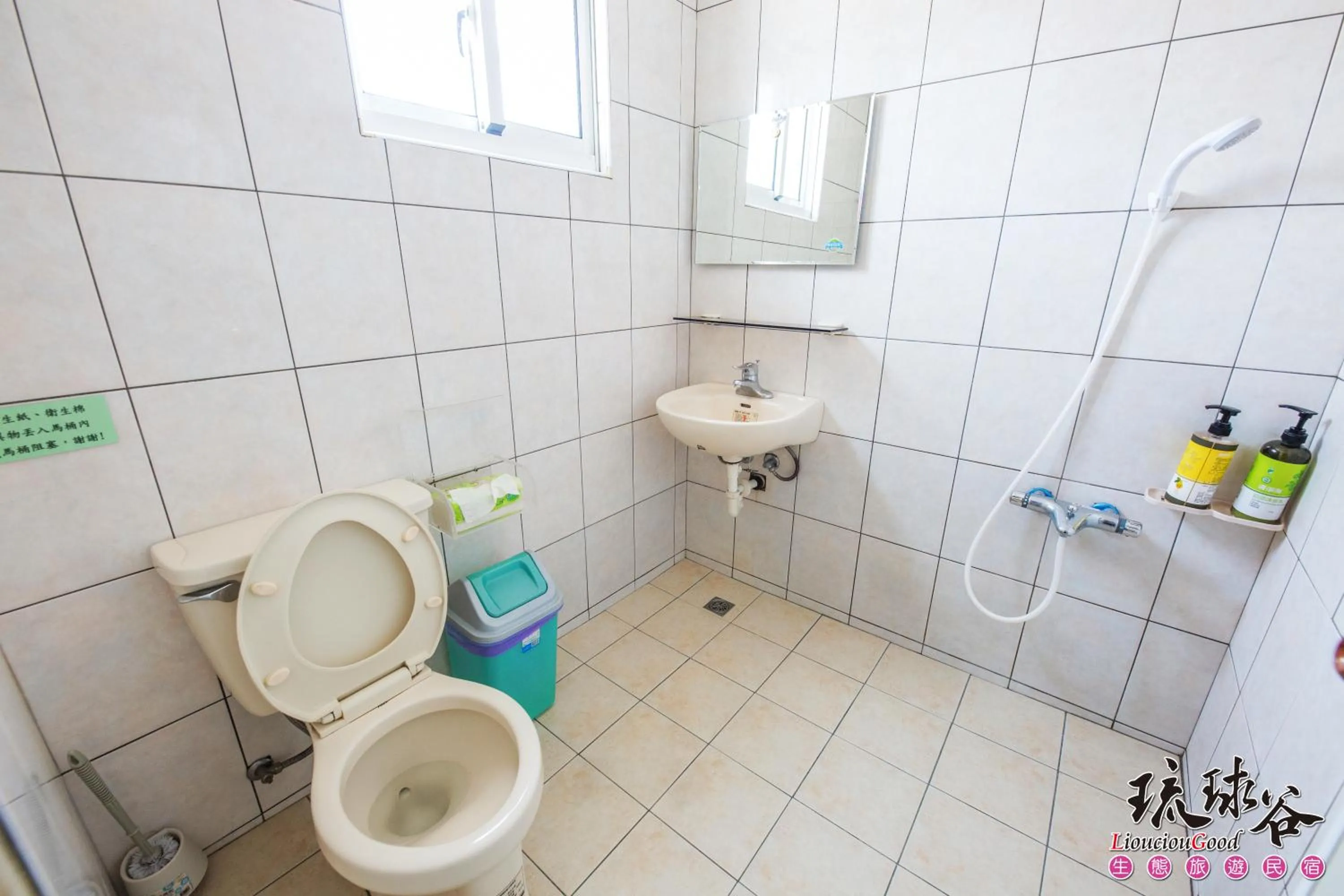 Shower in Liouciou Good Homestay