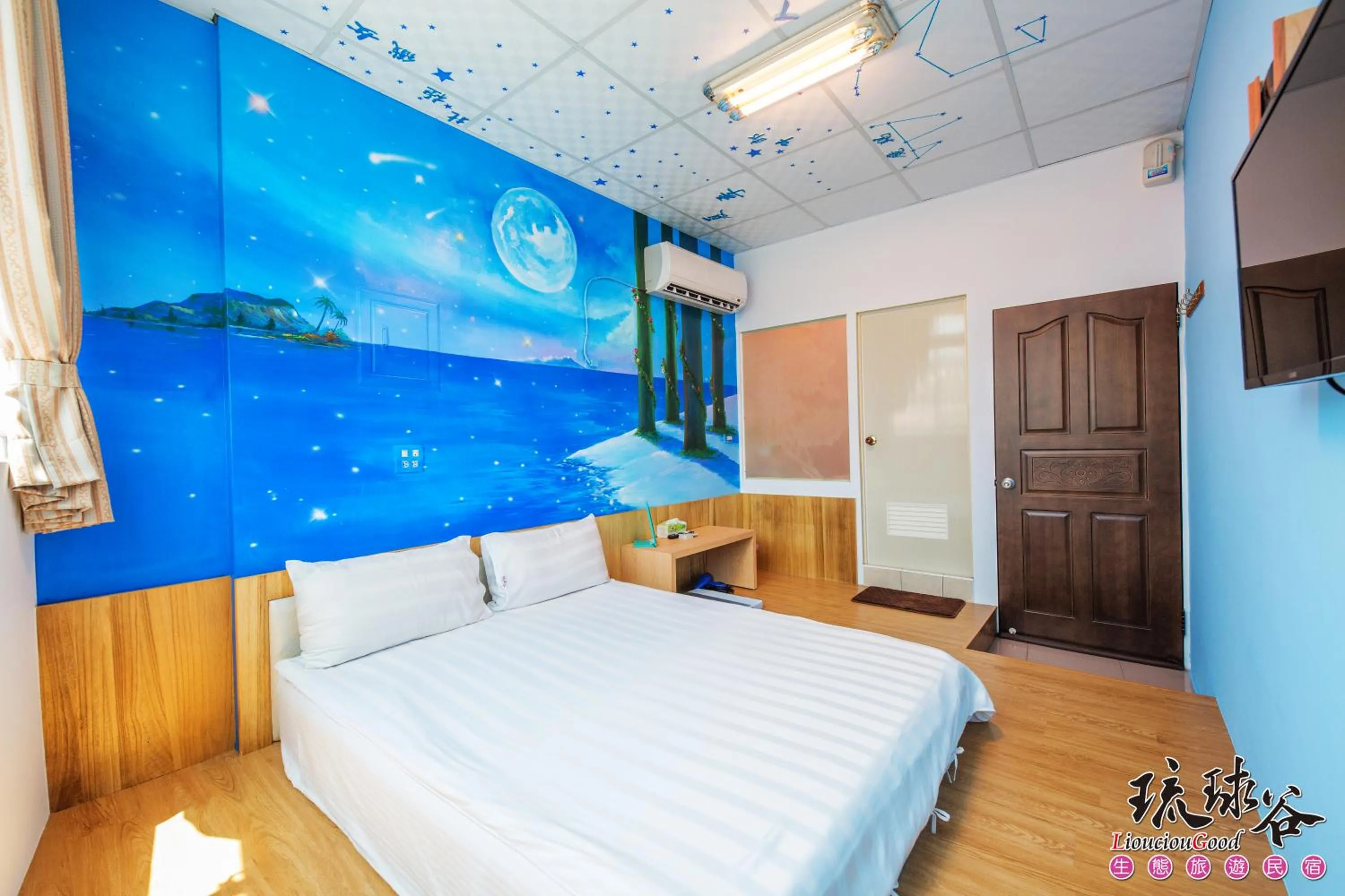 Shower, Bed in Liouciou Good Homestay