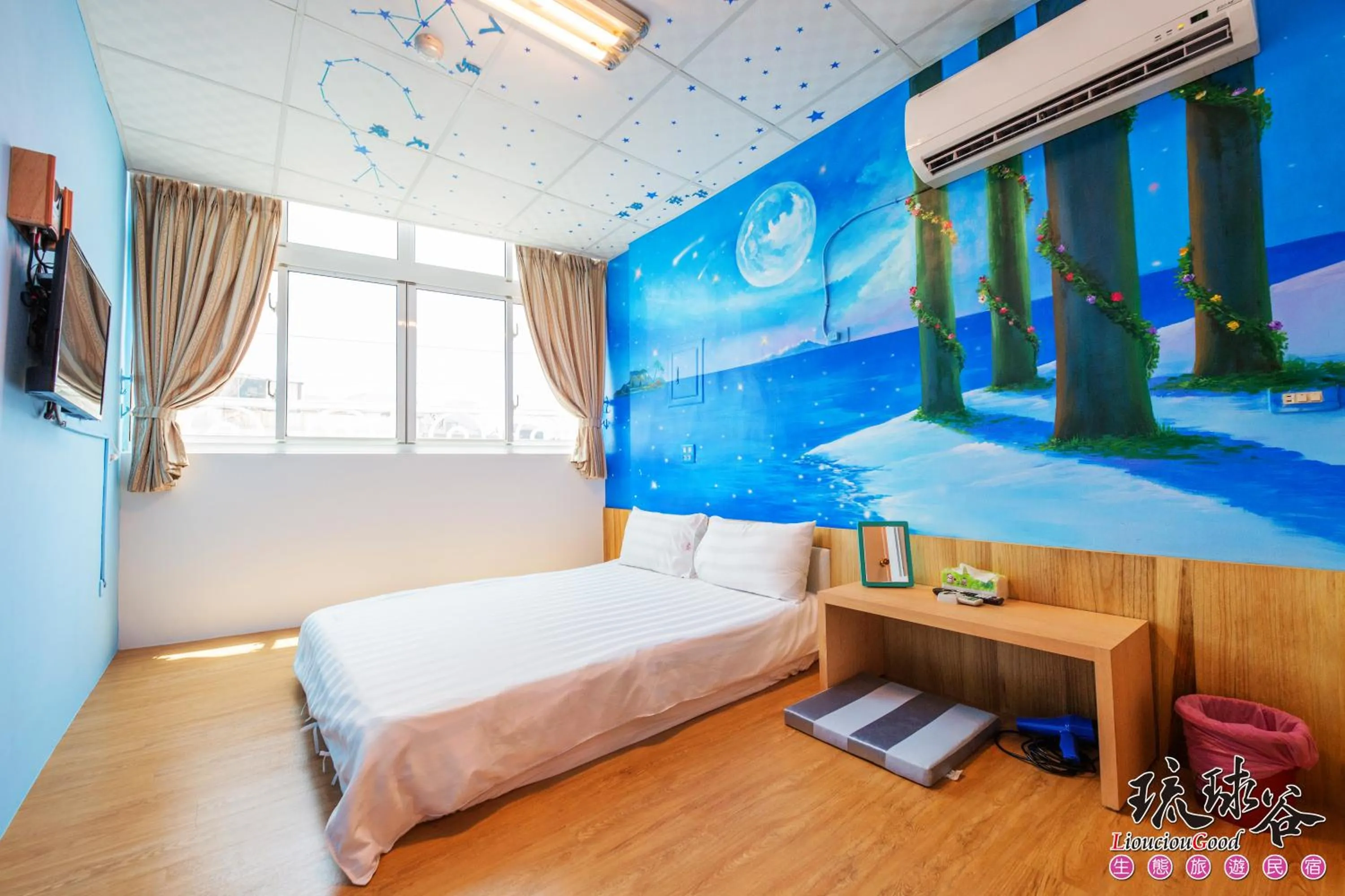 Shower, Bed in Liouciou Good Homestay