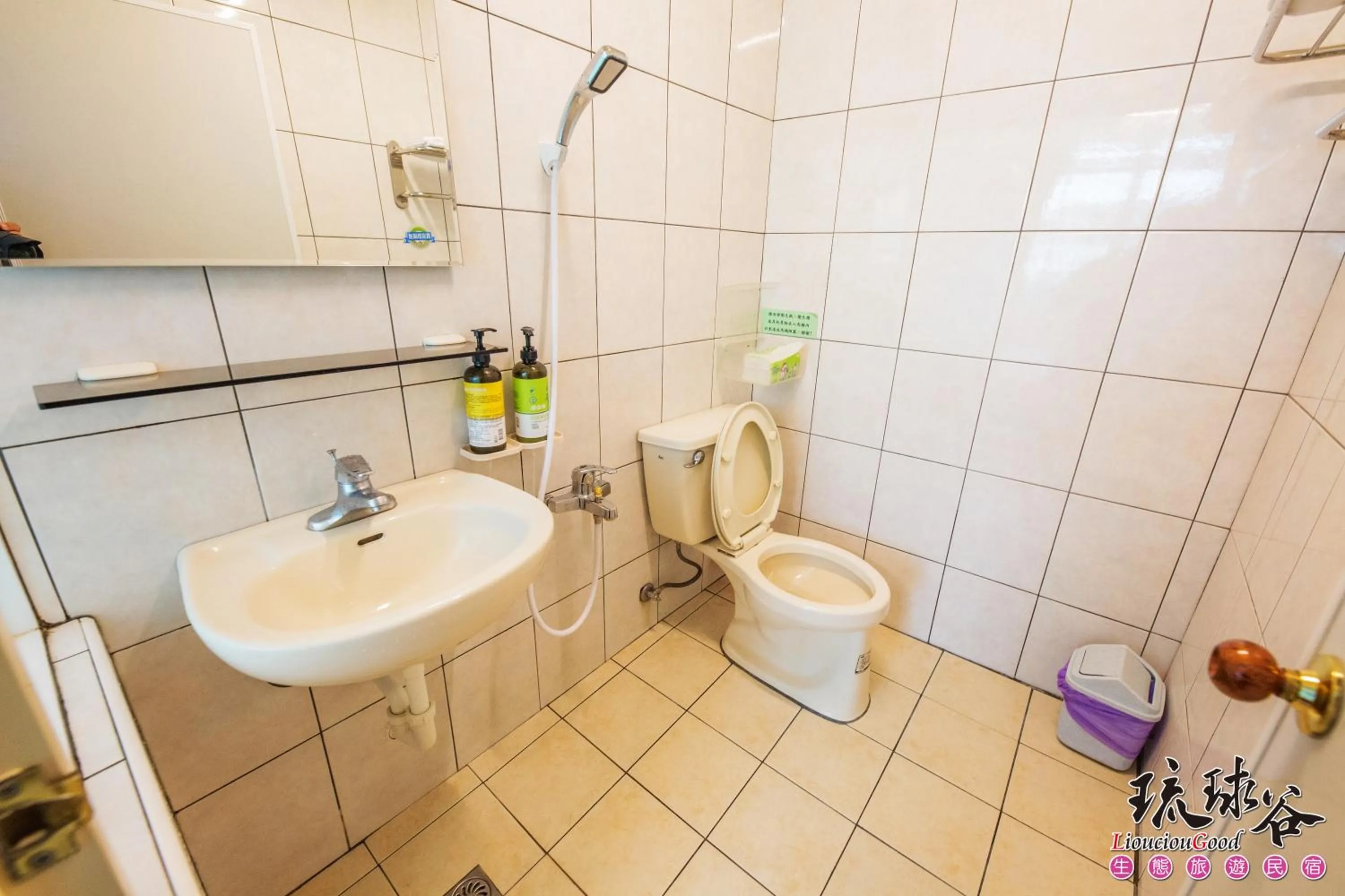 Shower in Liouciou Good Homestay
