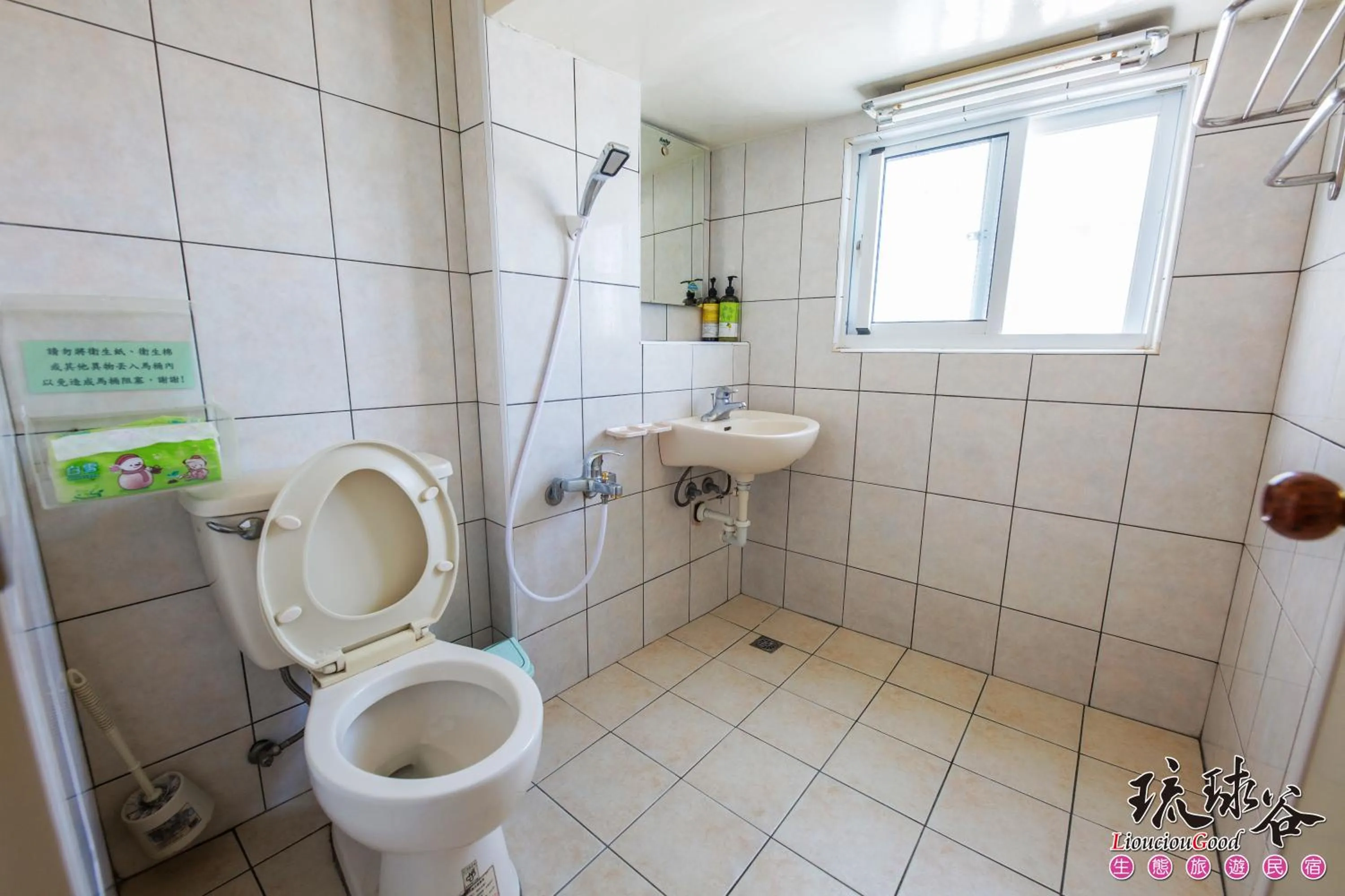 Shower in Liouciou Good Homestay