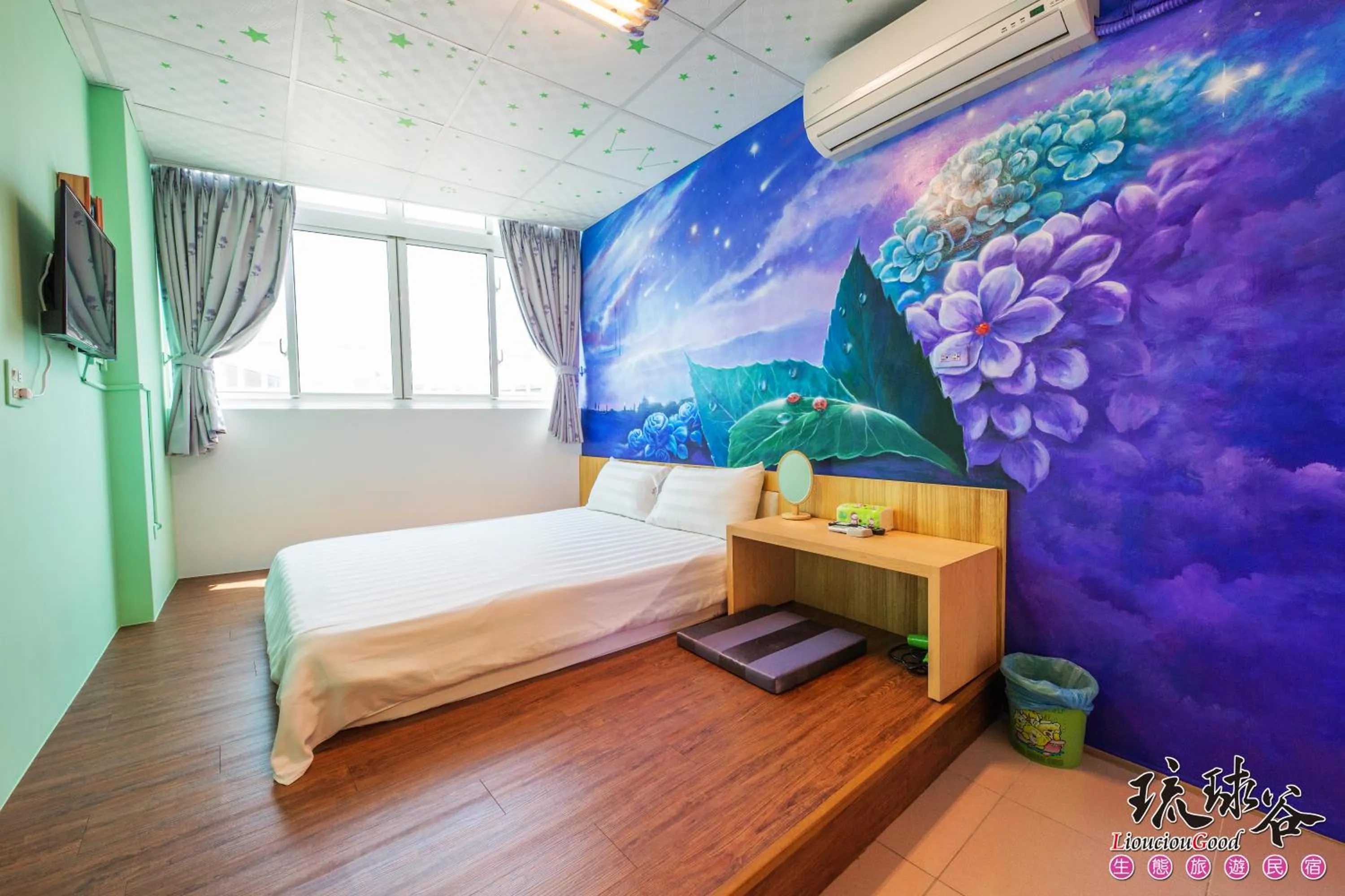 Shower, Bed in Liouciou Good Homestay