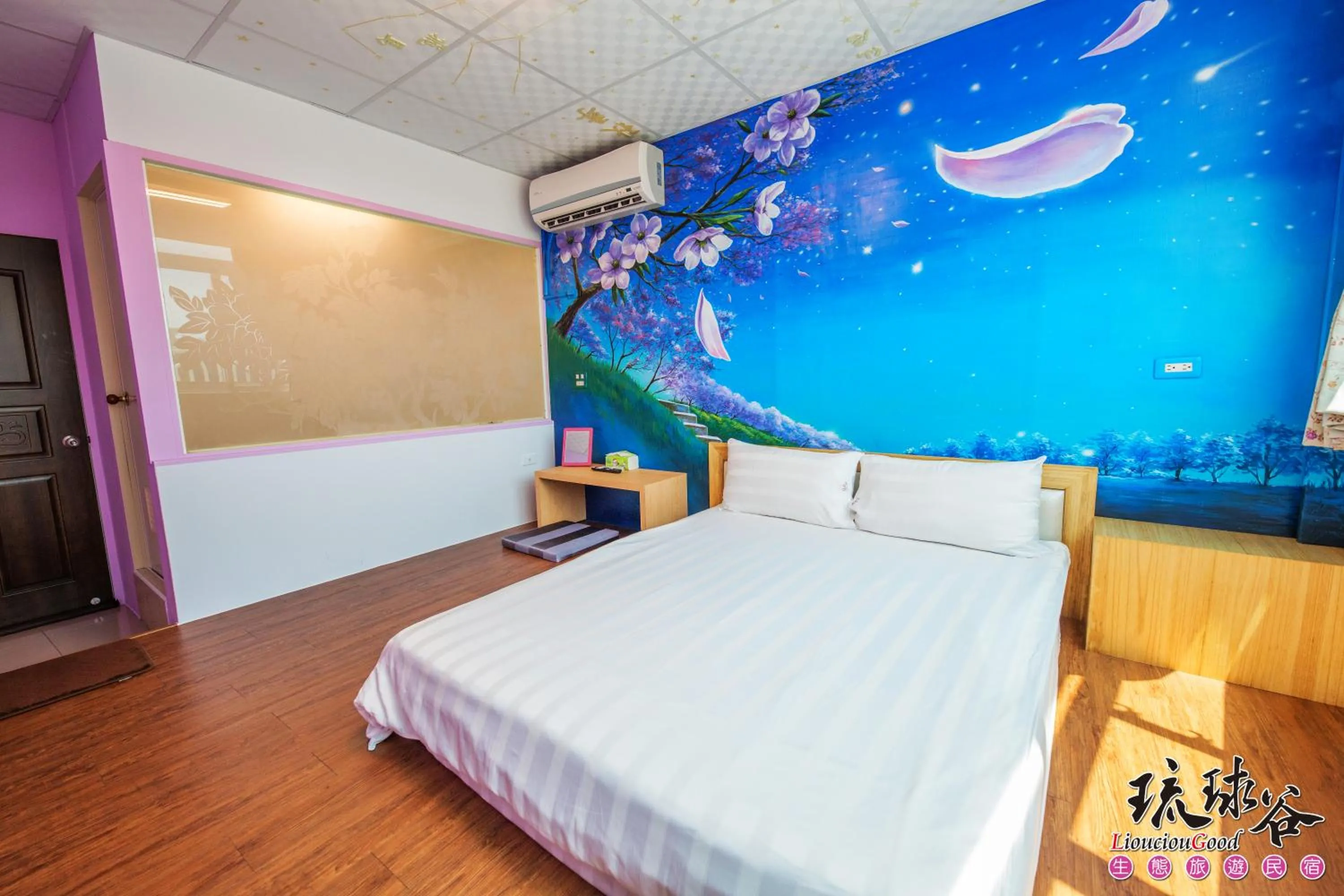Shower, Bed in Liouciou Good Homestay