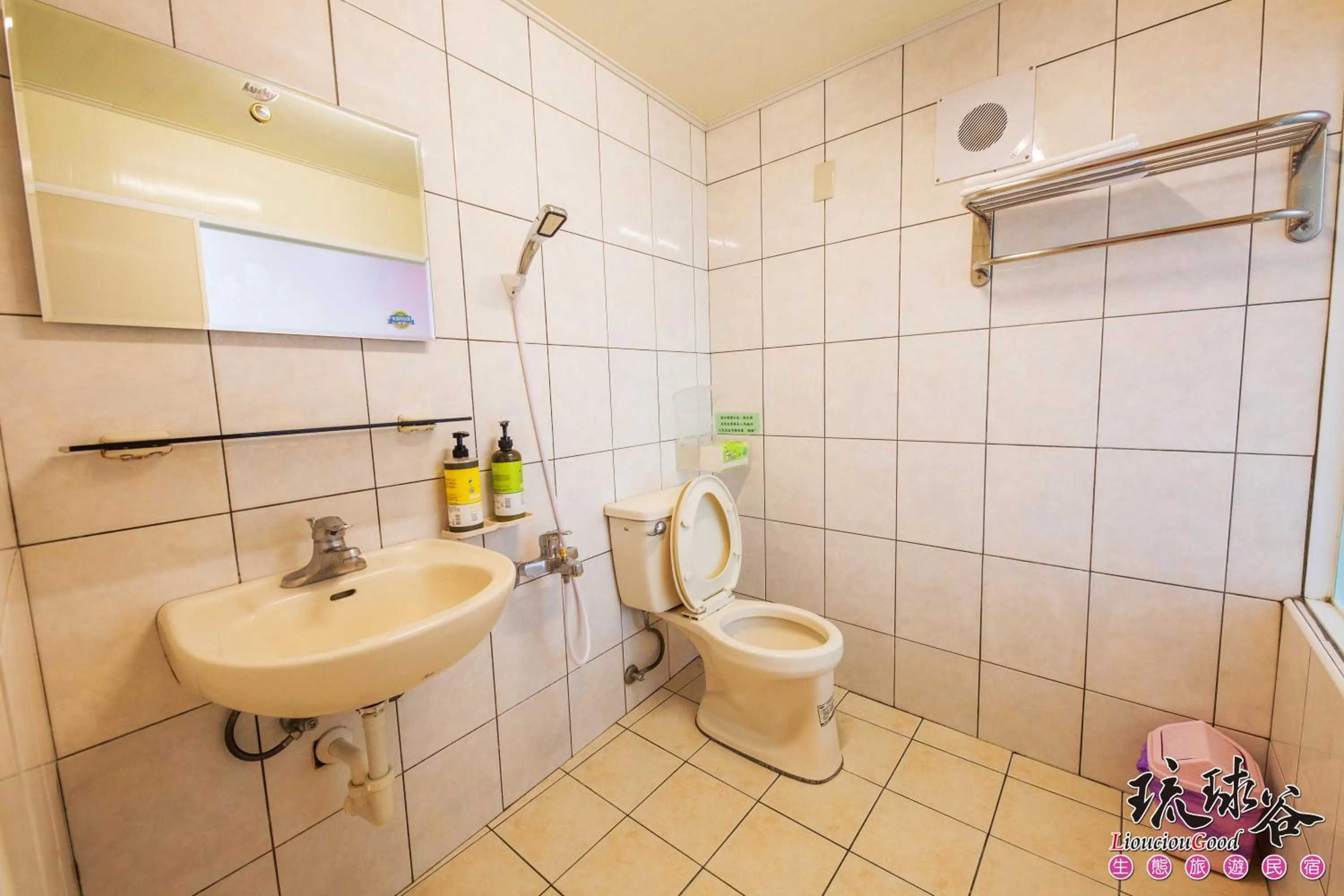 Shower in Liouciou Good Homestay