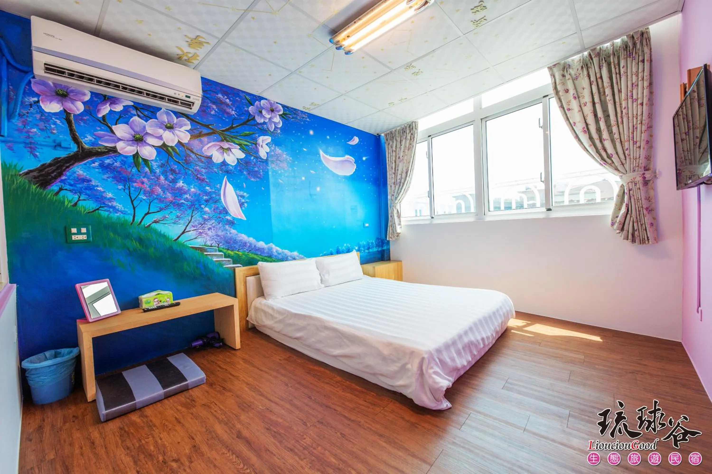 Shower, Bed in Liouciou Good Homestay