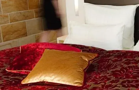 Decorative detail, Bed in Schlosshotel Bergzaberner Hof Decorative detail, Bed in Schlosshotel Bergzaberner Hof