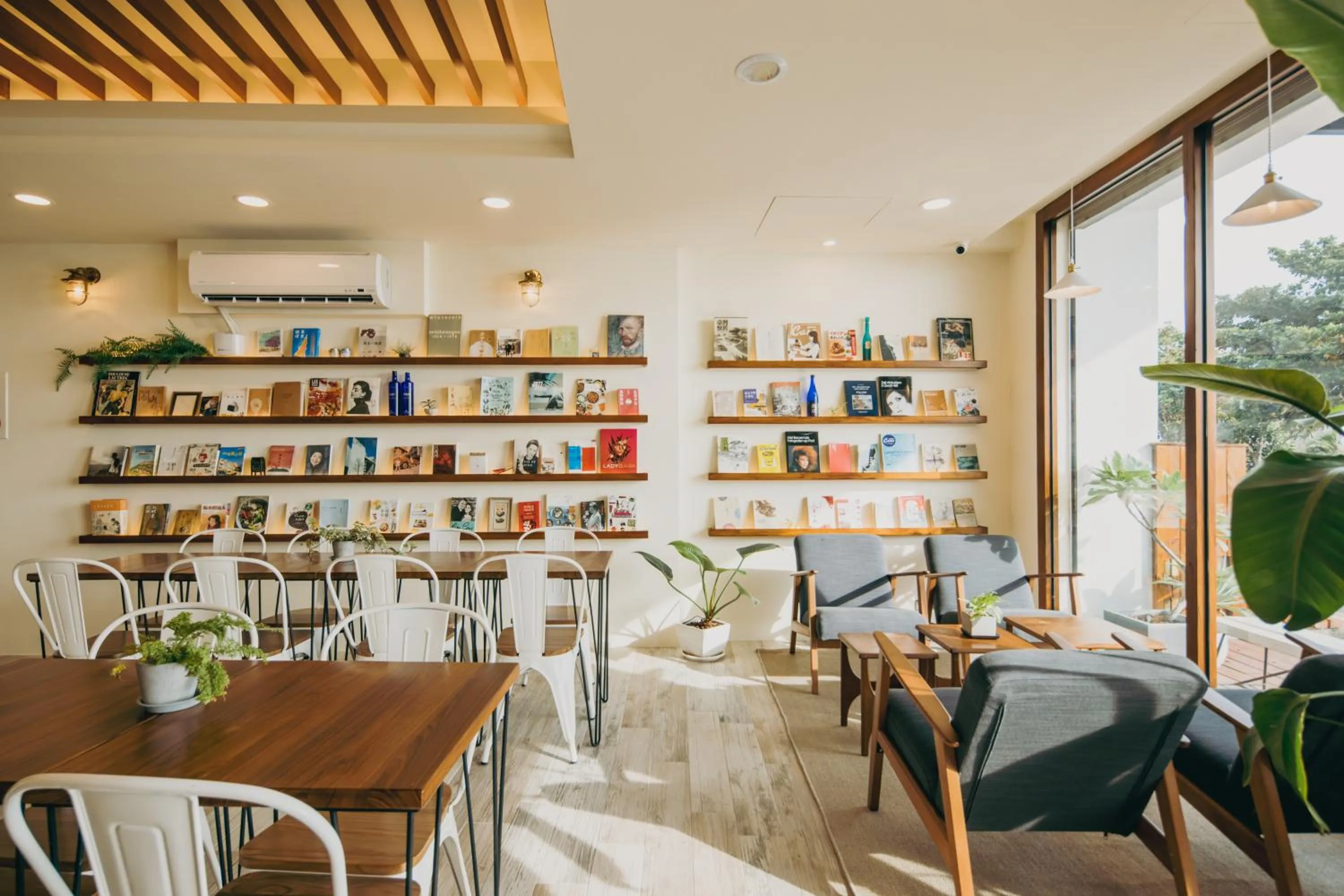 Restaurant/places to eat in Chuanfanrock Haku Beach Days Inn